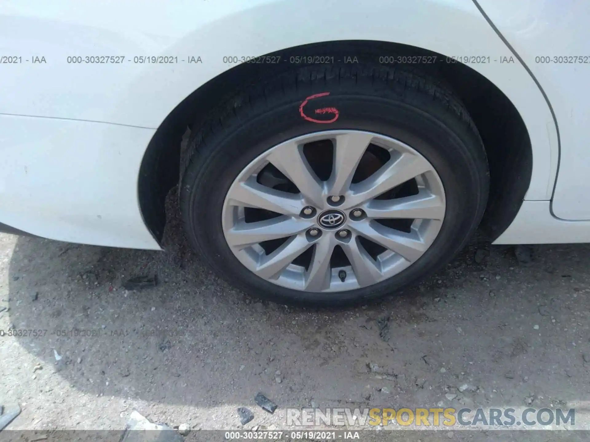 15 Photograph of a damaged car 4T1B11HK4KU801006 TOYOTA CAMRY 2019