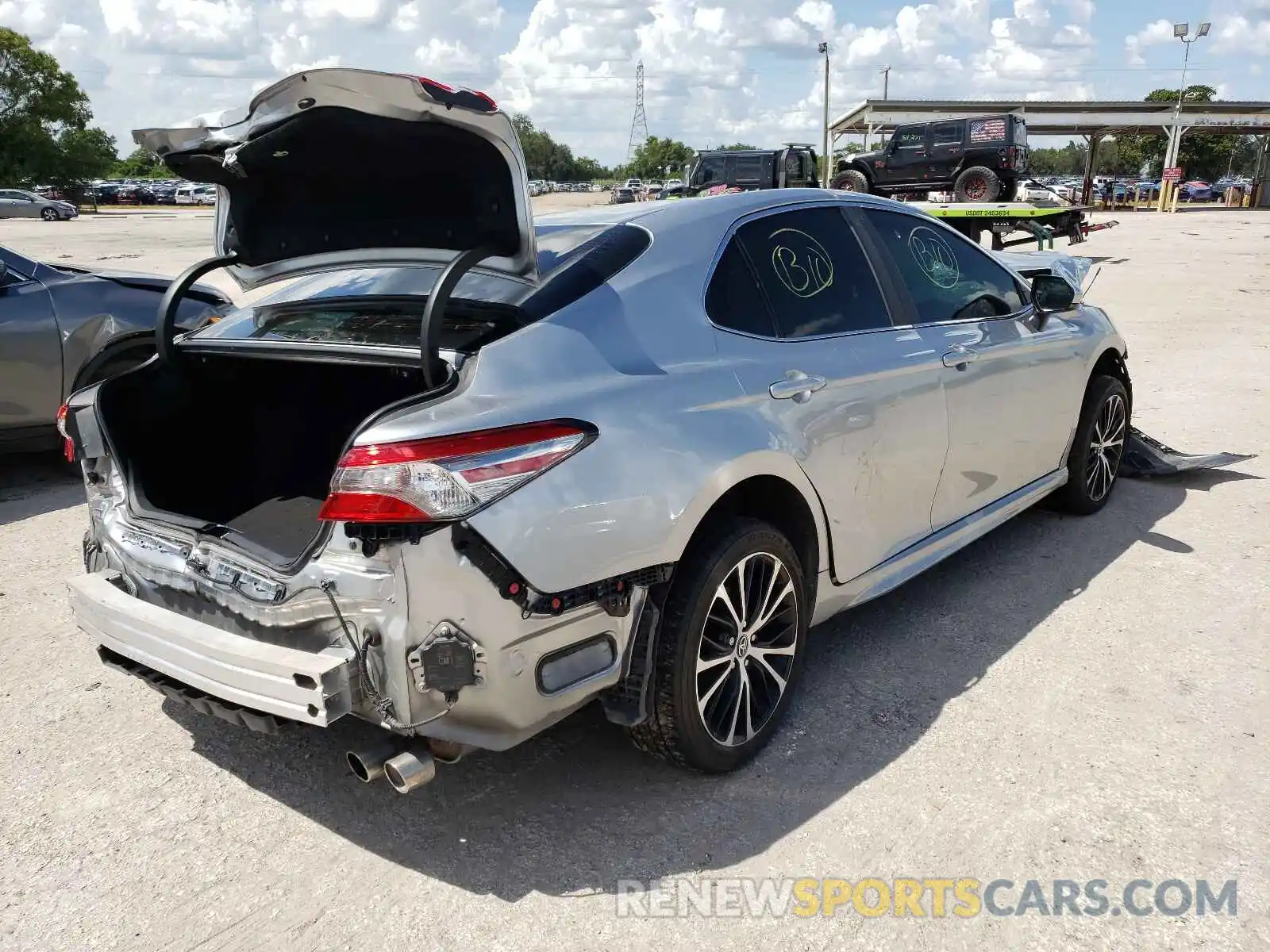 4 Photograph of a damaged car 4T1B11HK4KU801572 TOYOTA CAMRY 2019