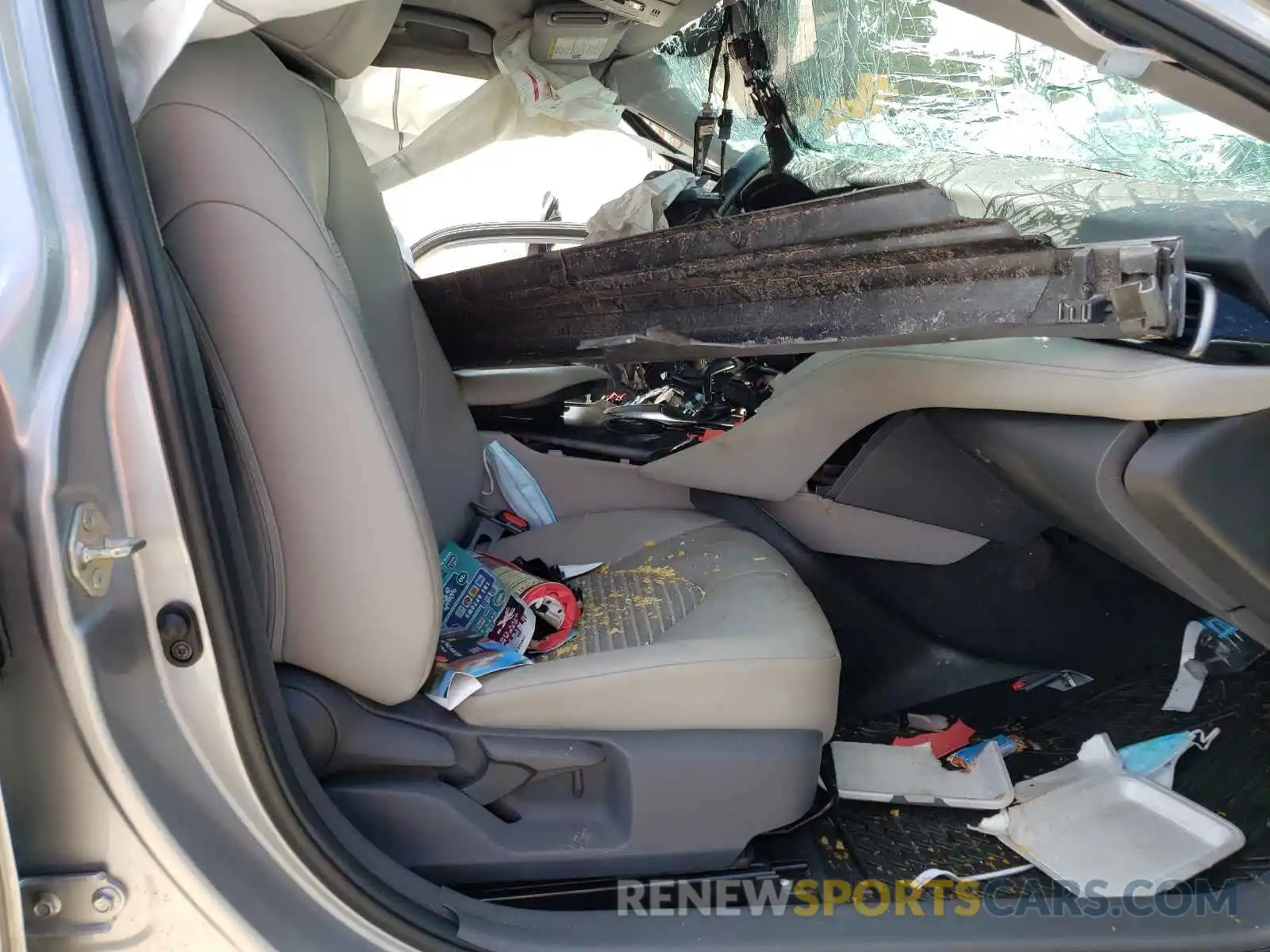 5 Photograph of a damaged car 4T1B11HK4KU801572 TOYOTA CAMRY 2019