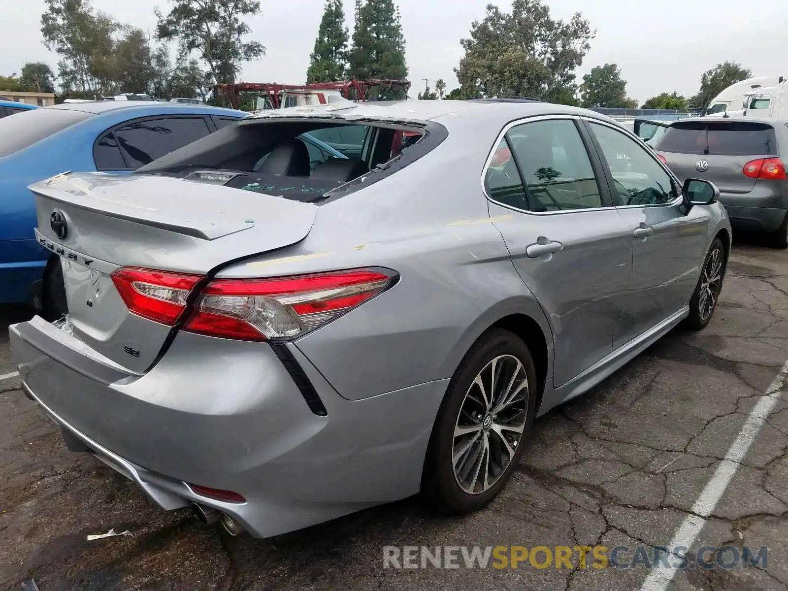 4 Фотография поврежденного автомобиля 4T1B11HK4KU813110 TOYOTA CAMRY 2019