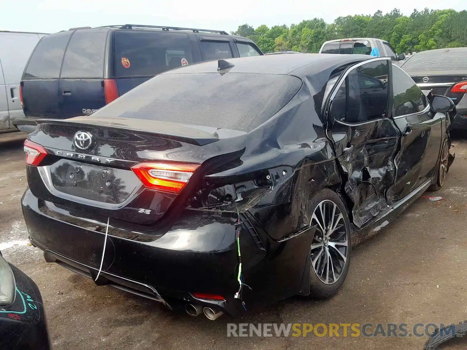 4 Photograph of a damaged car 4T1B11HK4KU822826 TOYOTA CAMRY 2019