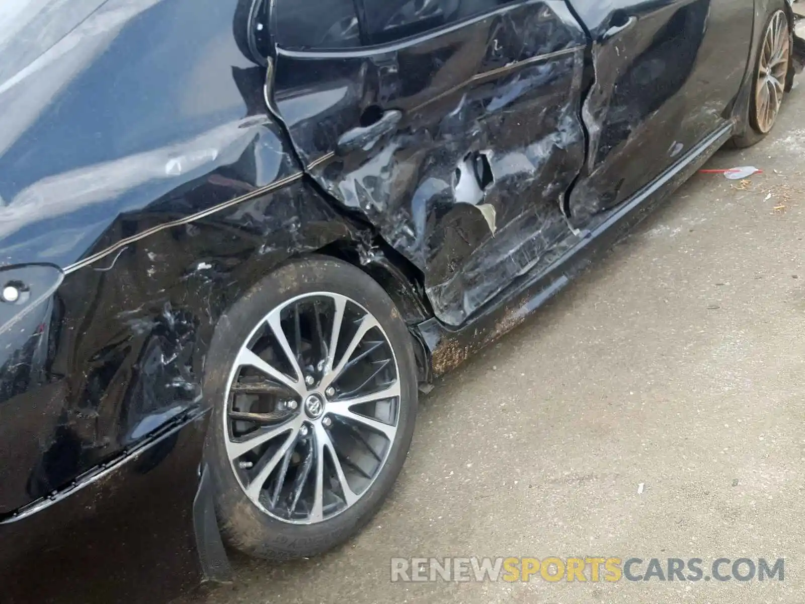 9 Photograph of a damaged car 4T1B11HK4KU822826 TOYOTA CAMRY 2019