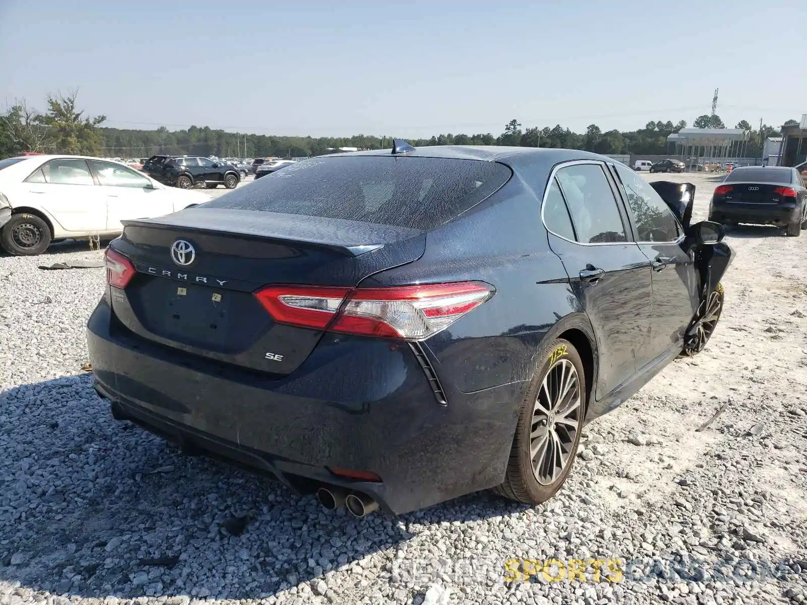 4 Фотография поврежденного автомобиля 4T1B11HK4KU823135 TOYOTA CAMRY 2019