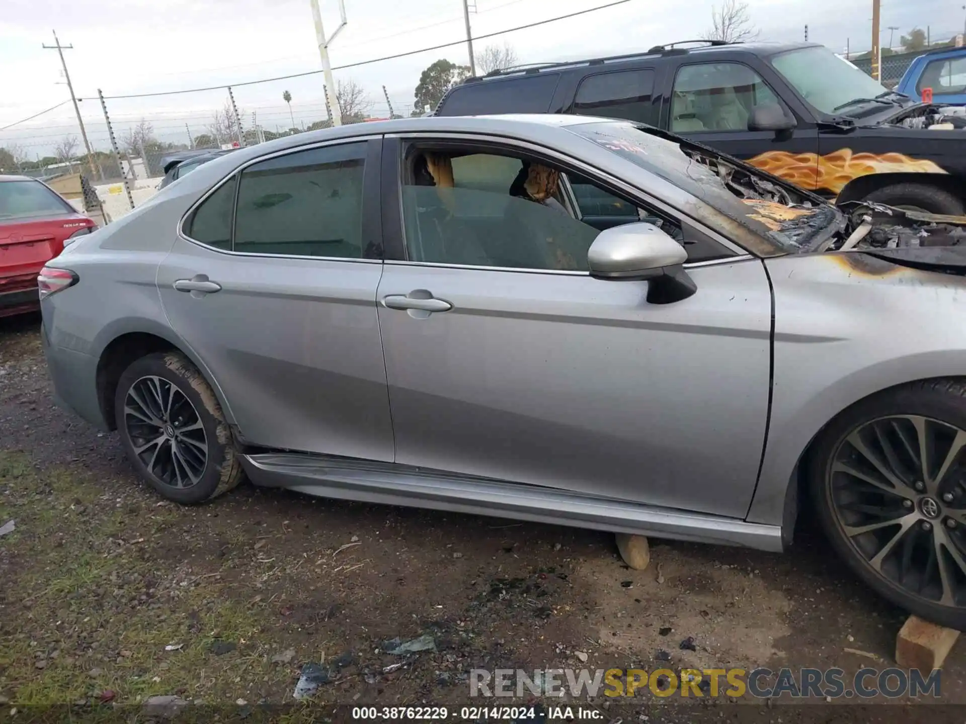 13 Photograph of a damaged car 4T1B11HK4KU831803 TOYOTA CAMRY 2019