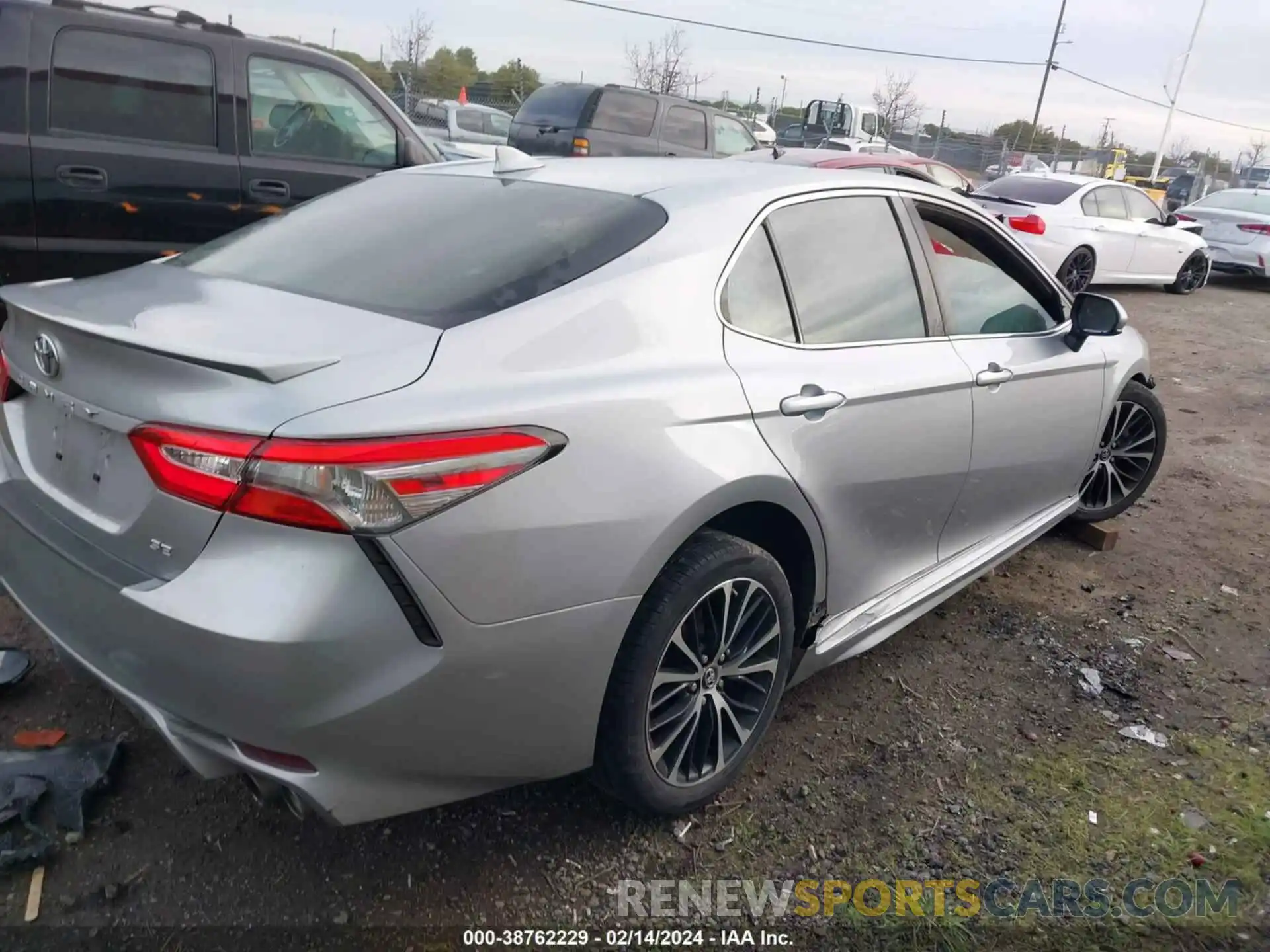 4 Photograph of a damaged car 4T1B11HK4KU831803 TOYOTA CAMRY 2019