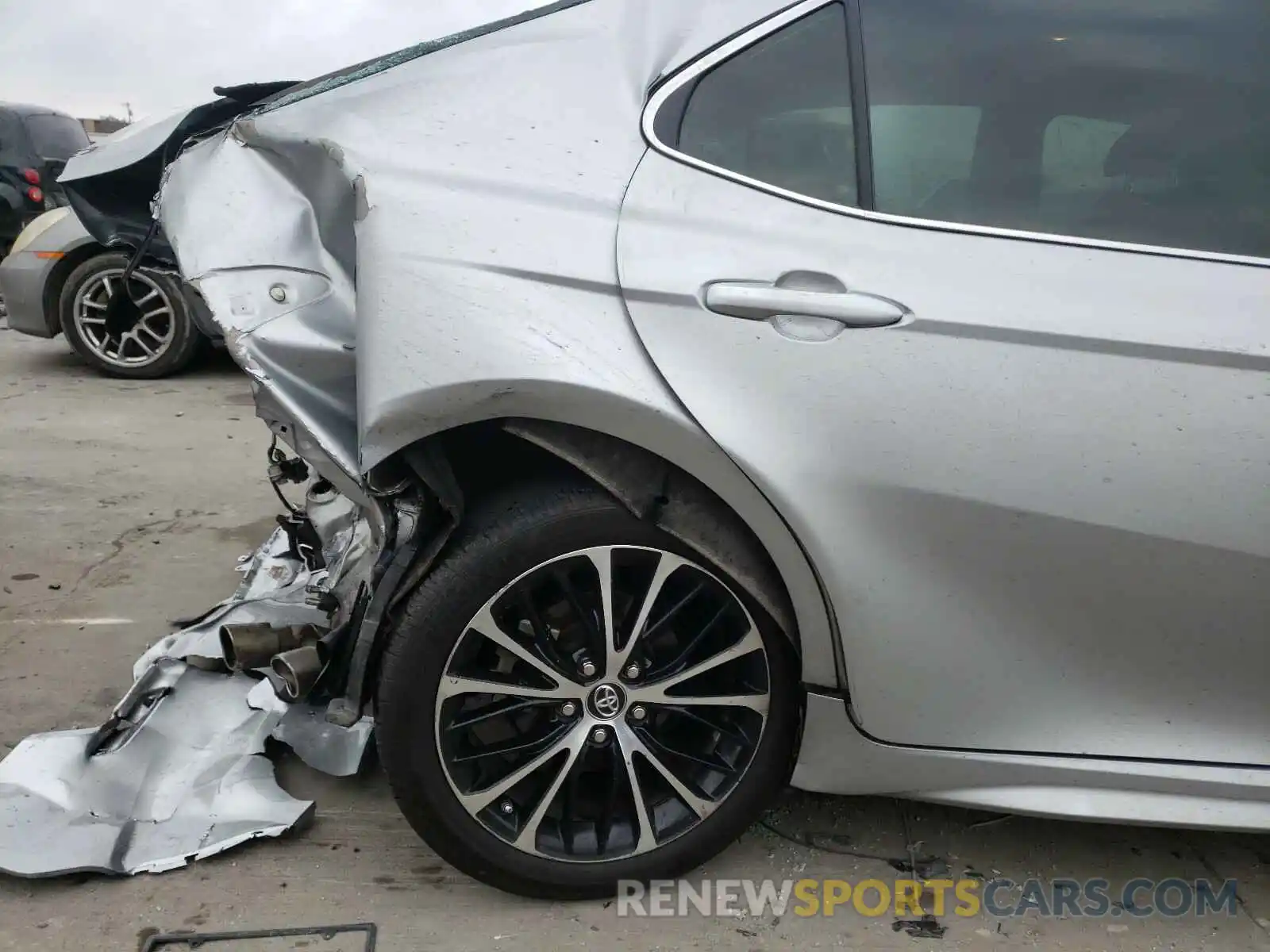 9 Photograph of a damaged car 4T1B11HK4KU832000 TOYOTA CAMRY 2019