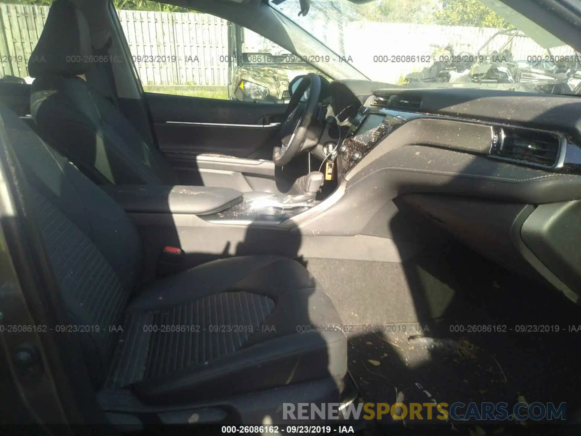 5 Photograph of a damaged car 4T1B11HK4KU841747 TOYOTA CAMRY 2019