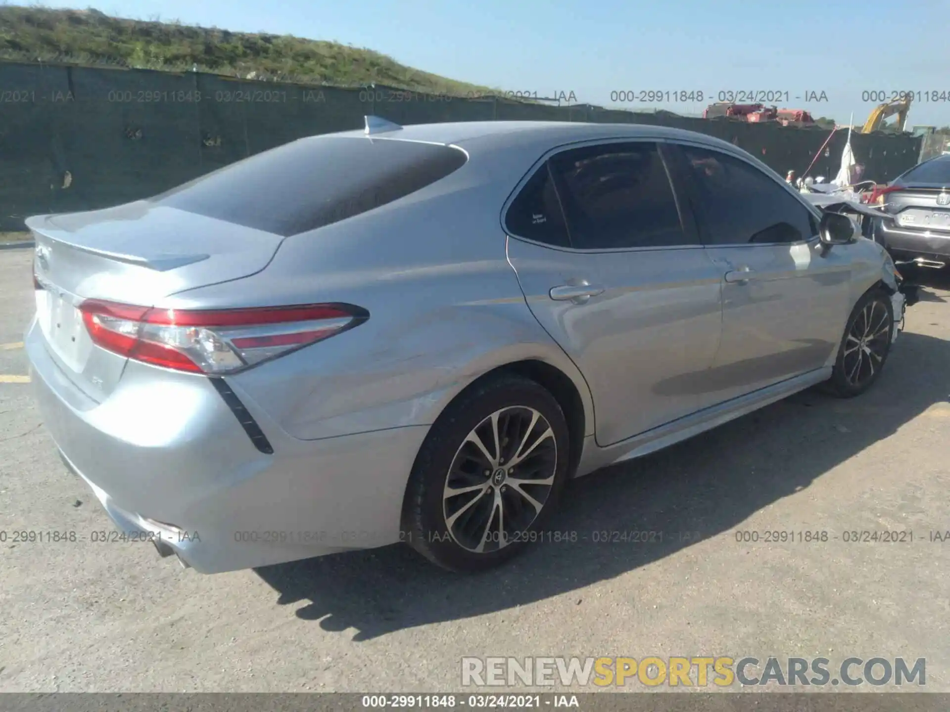 4 Фотография поврежденного автомобиля 4T1B11HK4KU844616 TOYOTA CAMRY 2019