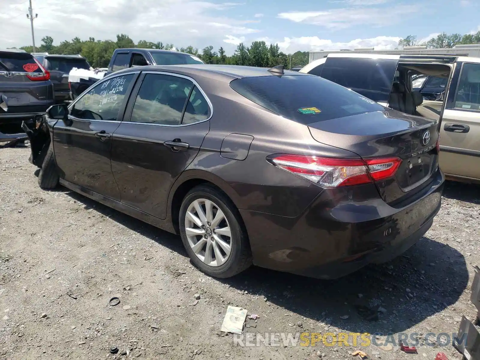 3 Фотография поврежденного автомобиля 4T1B11HK4KU855311 TOYOTA CAMRY 2019