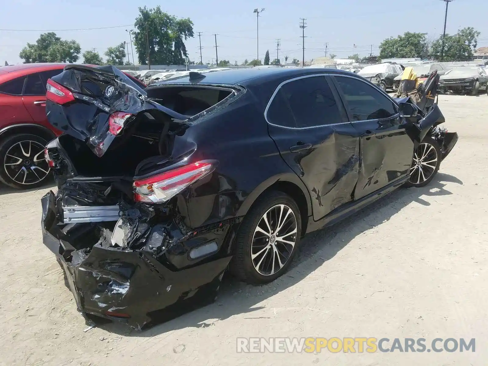 4 Photograph of a damaged car 4T1B11HK5KU160402 TOYOTA CAMRY 2019