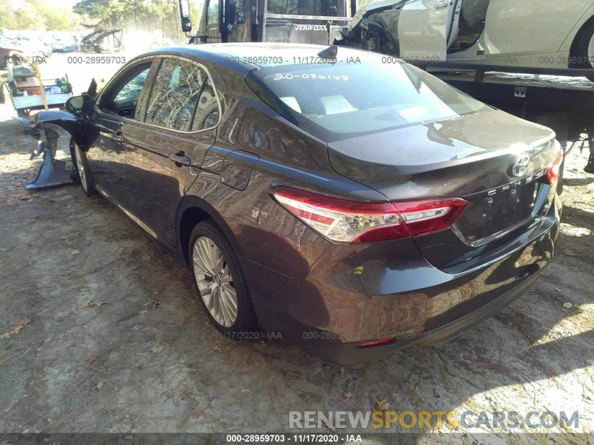 3 Photograph of a damaged car 4T1B11HK5KU162277 TOYOTA CAMRY 2019