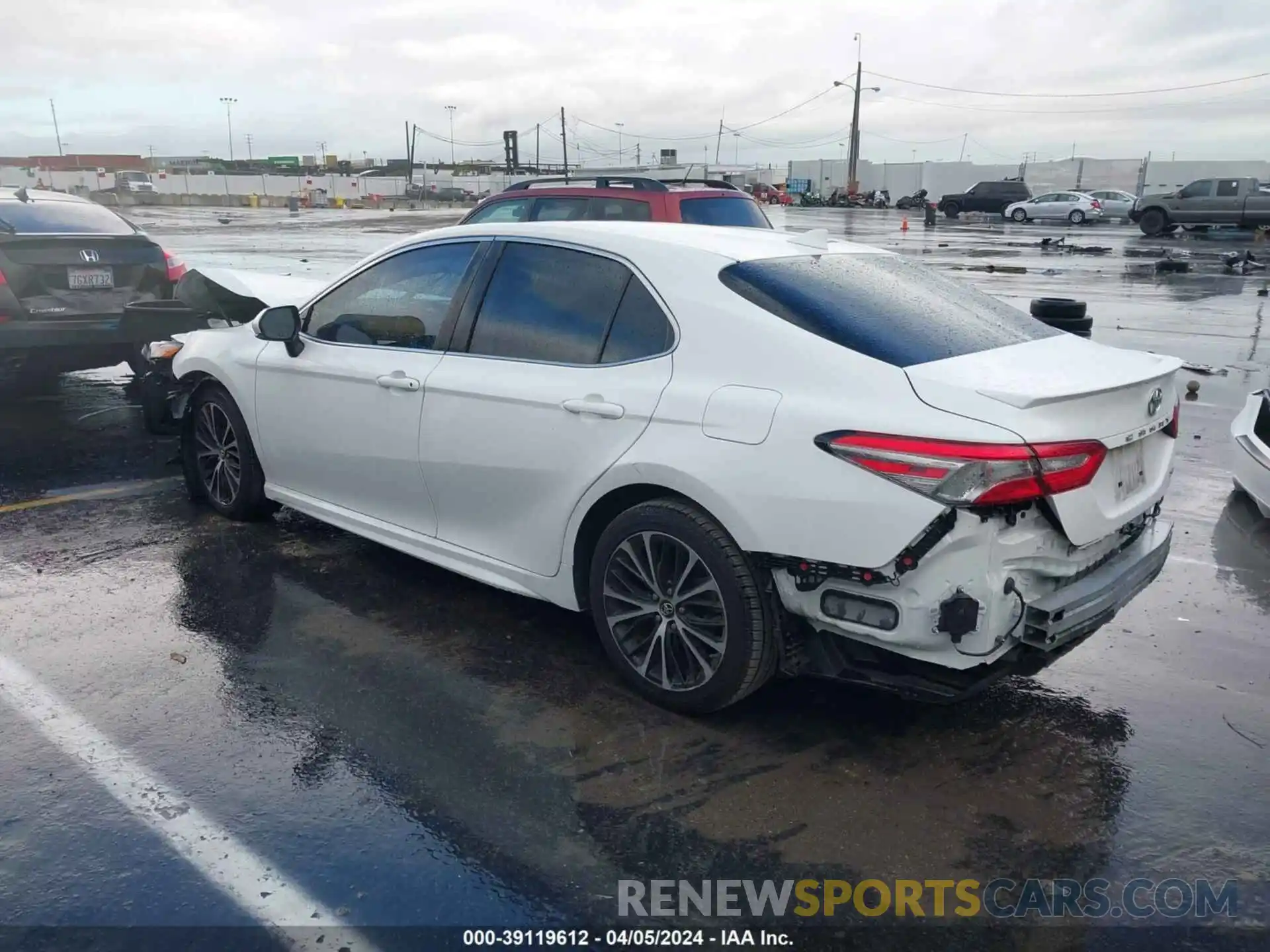 3 Photograph of a damaged car 4T1B11HK5KU162795 TOYOTA CAMRY 2019