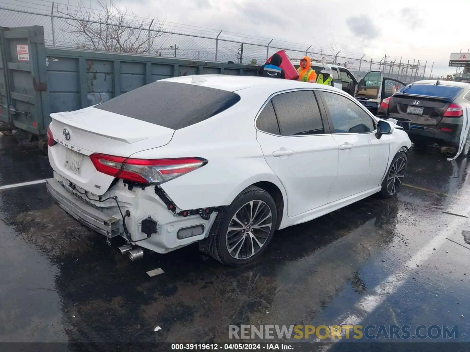 4 Photograph of a damaged car 4T1B11HK5KU162795 TOYOTA CAMRY 2019