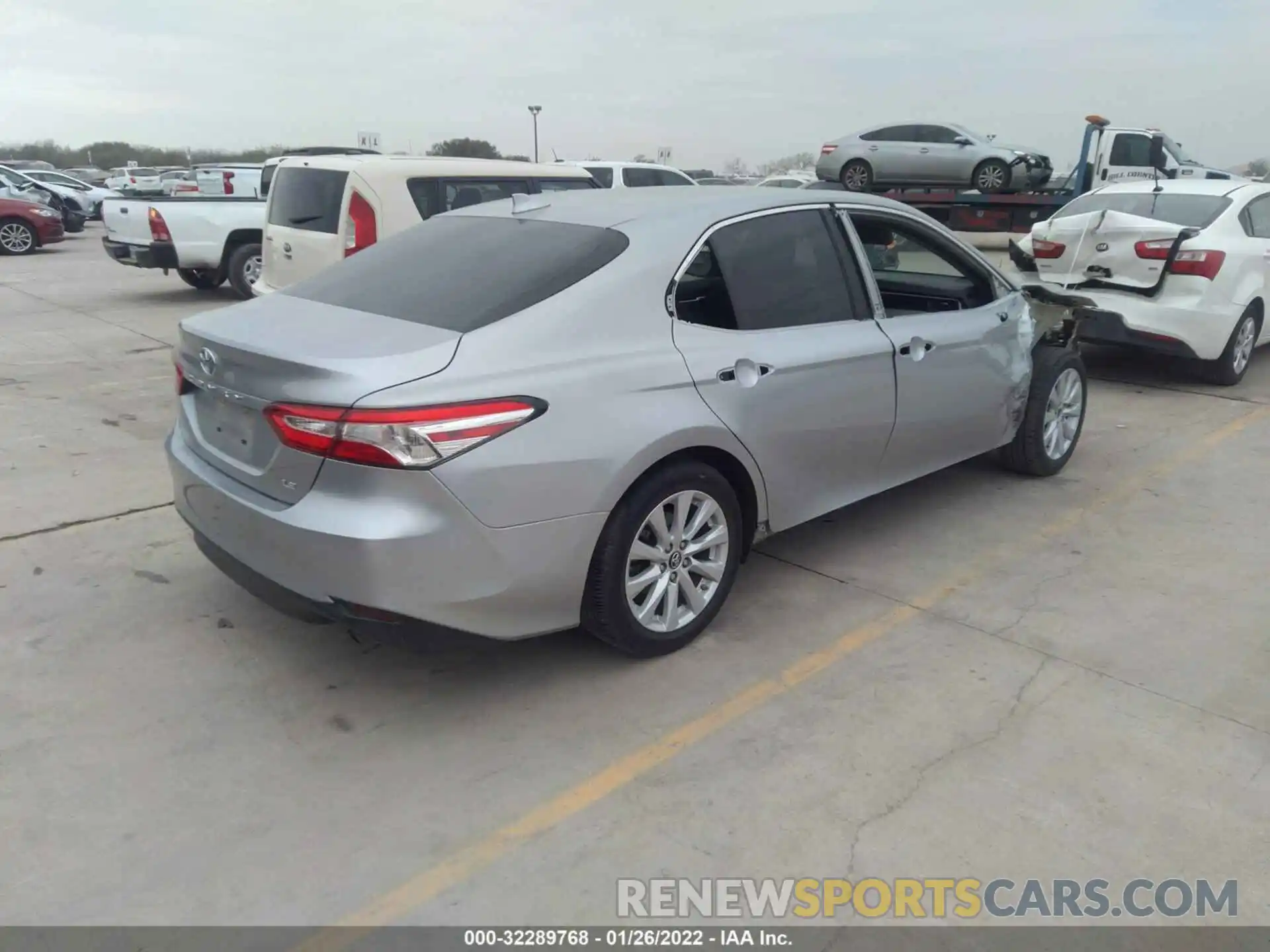 4 Фотография поврежденного автомобиля 4T1B11HK5KU165972 TOYOTA CAMRY 2019