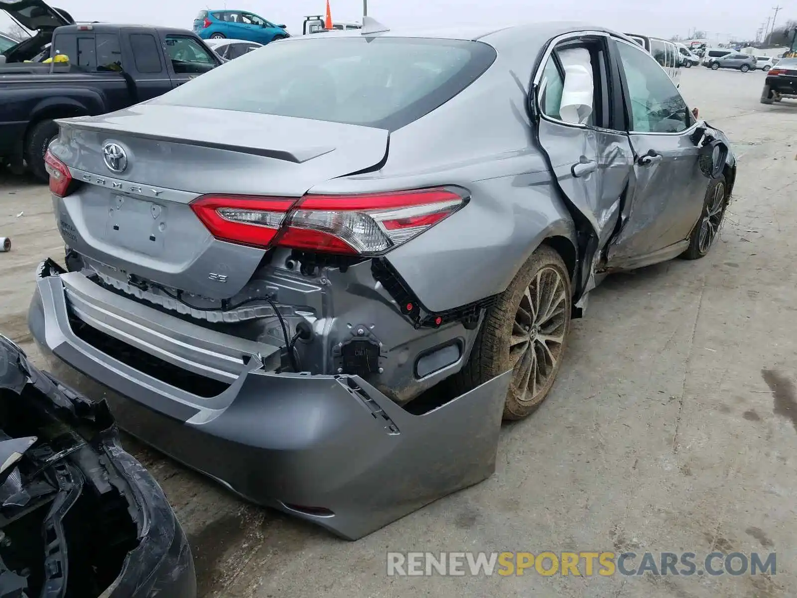 4 Фотография поврежденного автомобиля 4T1B11HK5KU169505 TOYOTA CAMRY 2019