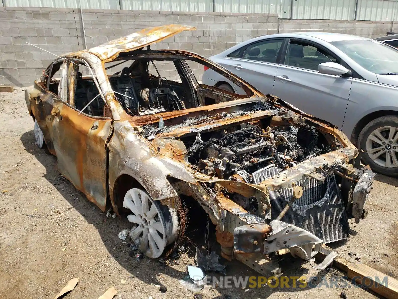 1 Photograph of a damaged car 4T1B11HK5KU177376 TOYOTA CAMRY 2019