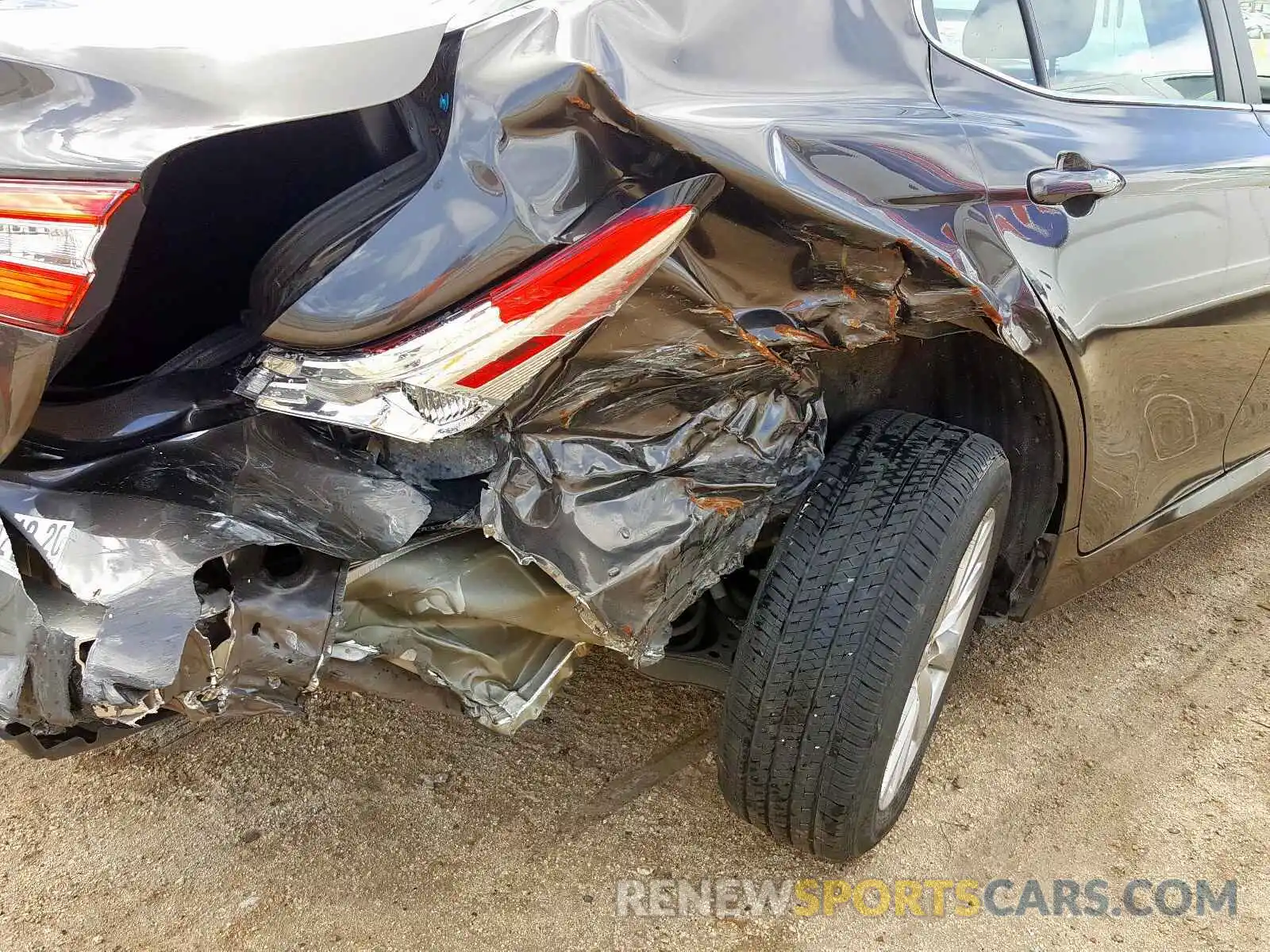 9 Photograph of a damaged car 4T1B11HK5KU179225 TOYOTA CAMRY 2019