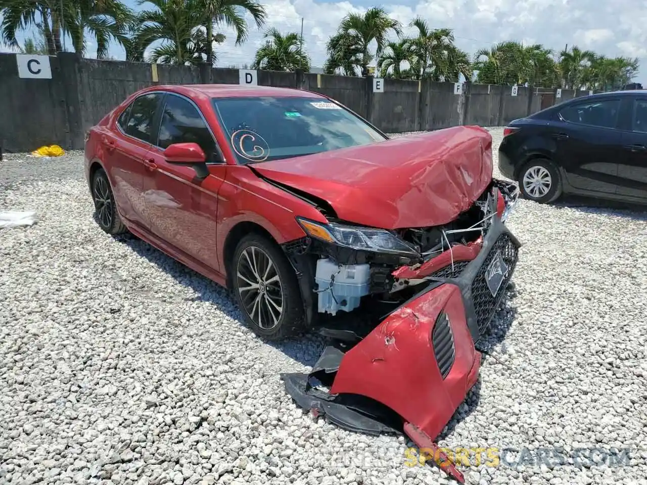 1 Photograph of a damaged car 4T1B11HK5KU180200 TOYOTA CAMRY 2019