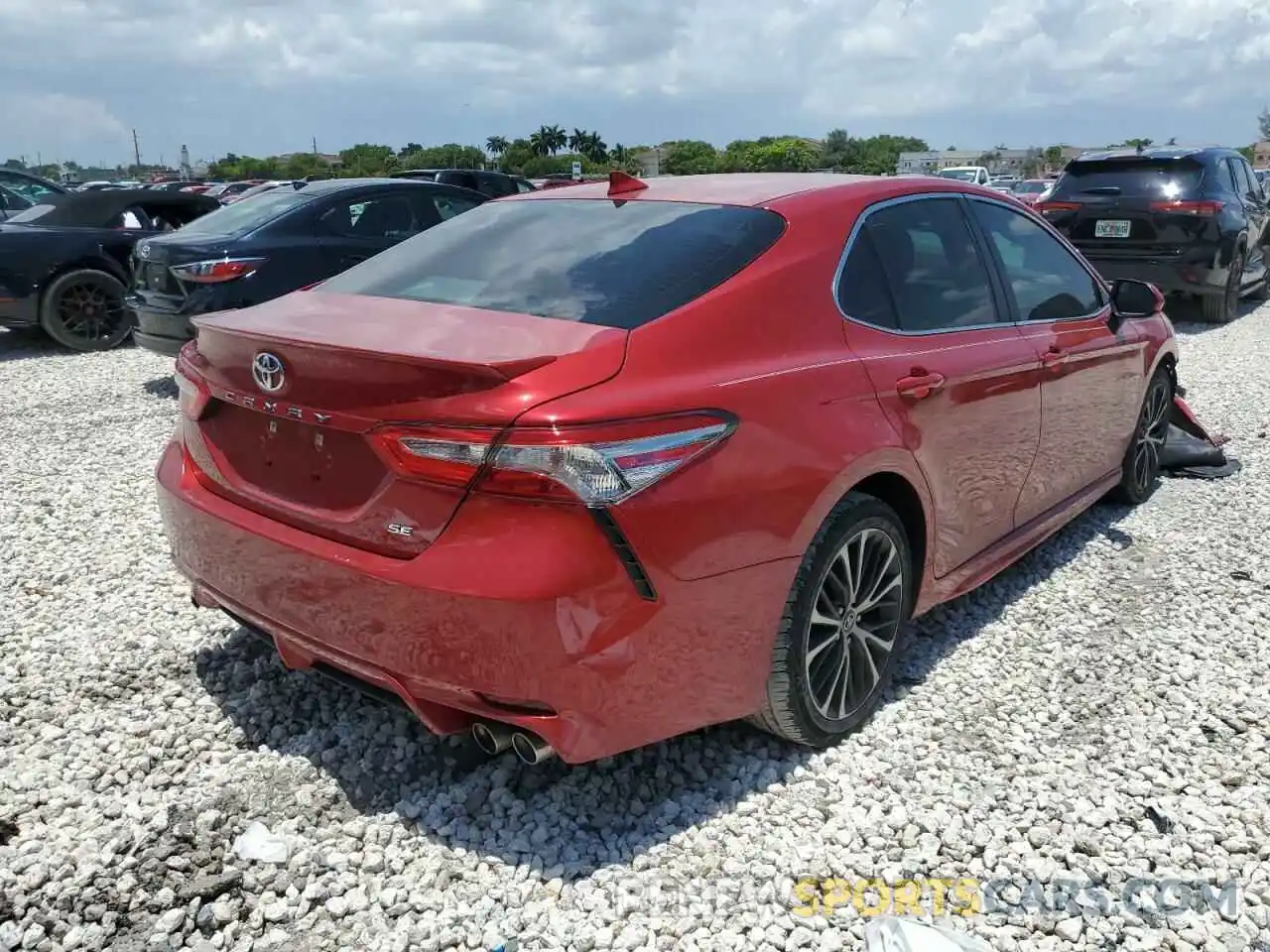 4 Photograph of a damaged car 4T1B11HK5KU180200 TOYOTA CAMRY 2019