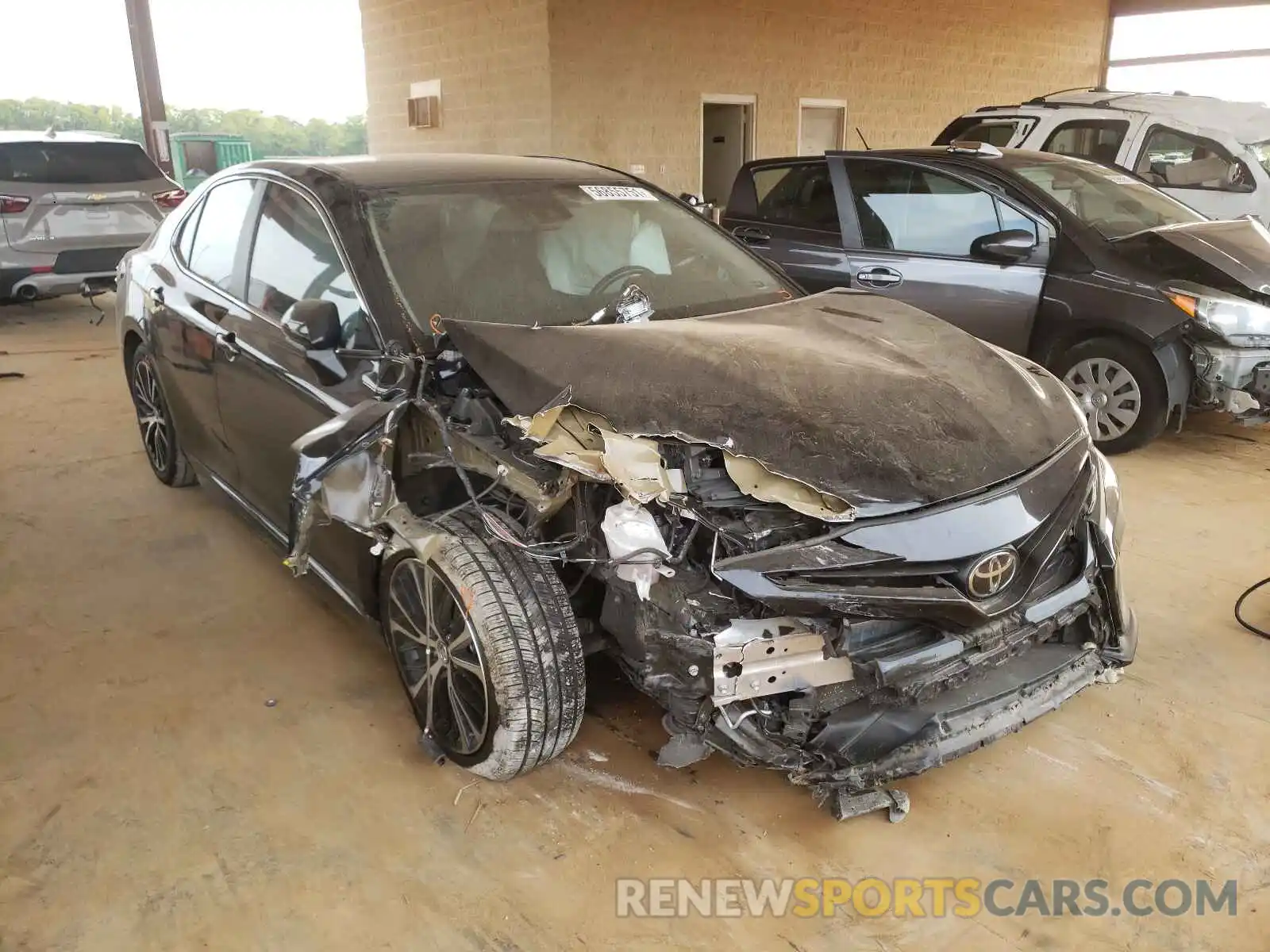 1 Photograph of a damaged car 4T1B11HK5KU181427 TOYOTA CAMRY 2019