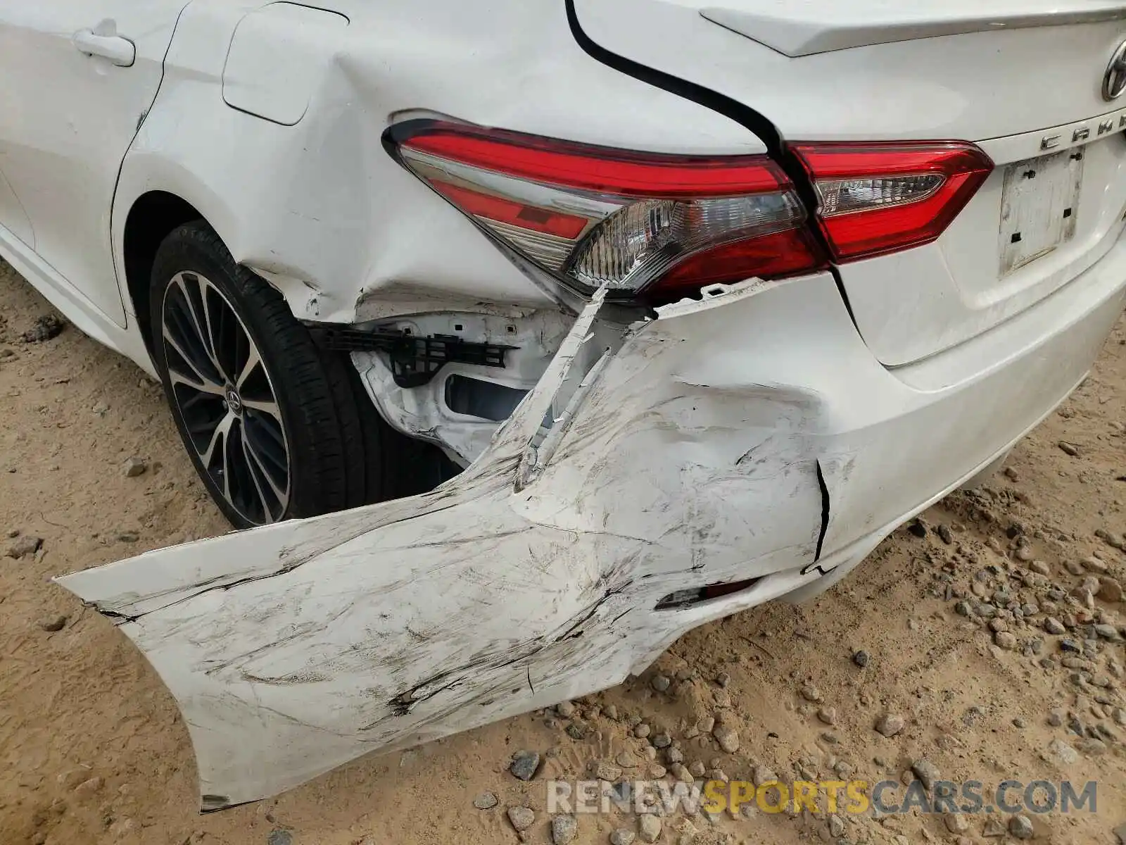 9 Photograph of a damaged car 4T1B11HK5KU185154 TOYOTA CAMRY 2019