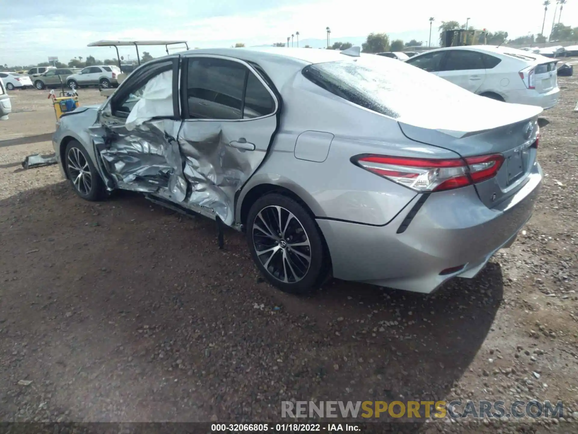 3 Photograph of a damaged car 4T1B11HK5KU188040 TOYOTA CAMRY 2019