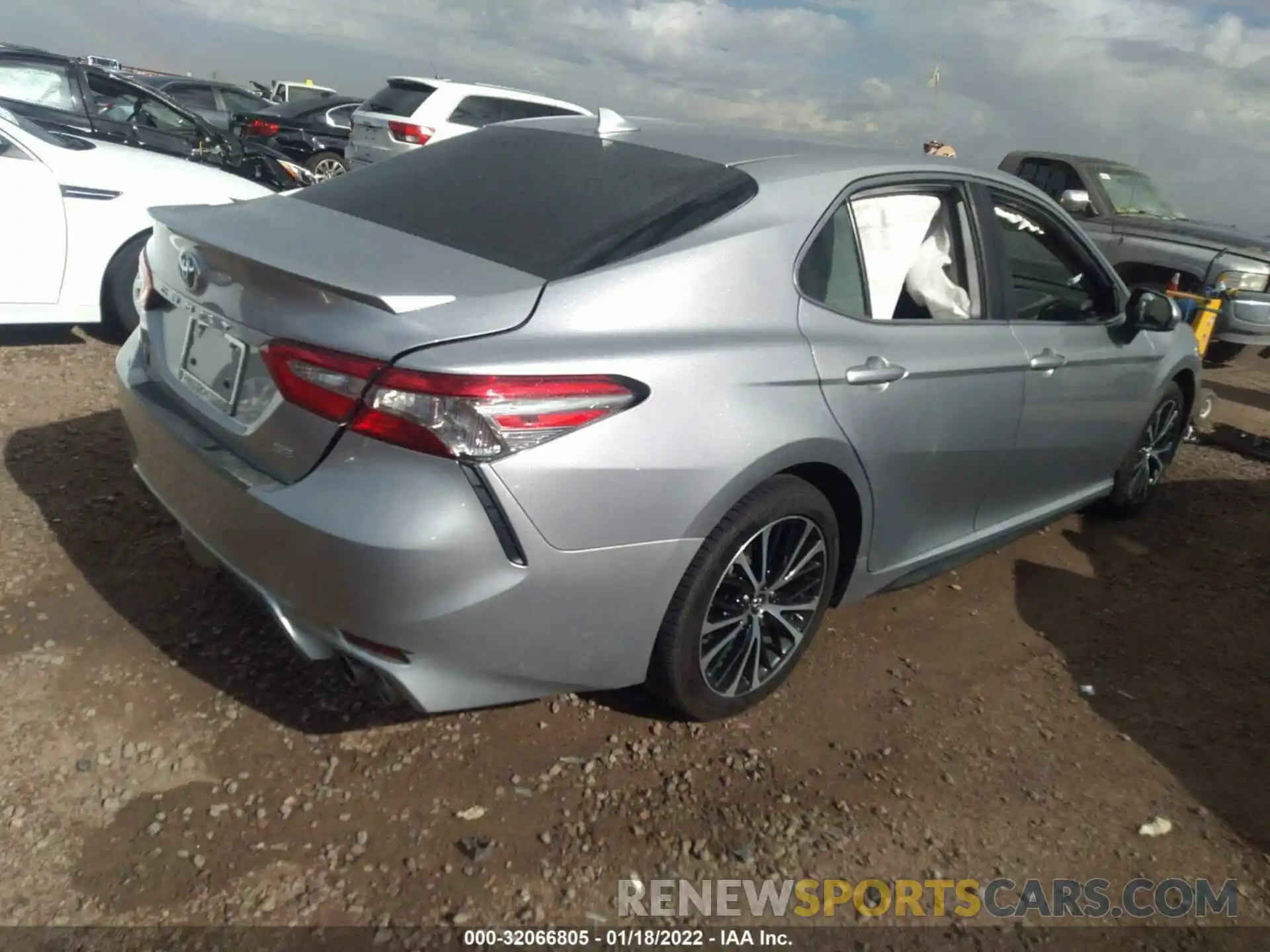 4 Фотография поврежденного автомобиля 4T1B11HK5KU188040 TOYOTA CAMRY 2019