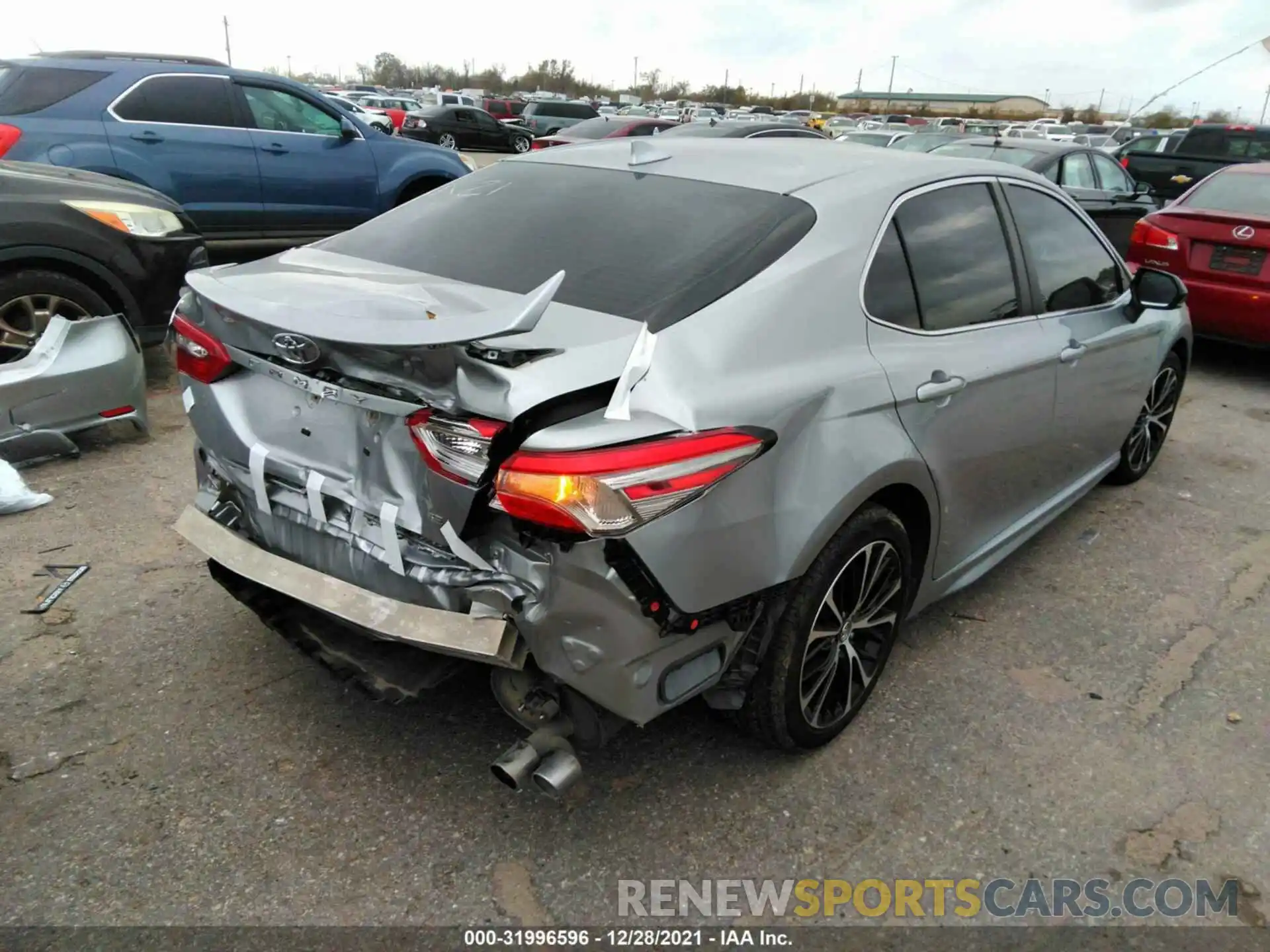 4 Photograph of a damaged car 4T1B11HK5KU188328 TOYOTA CAMRY 2019