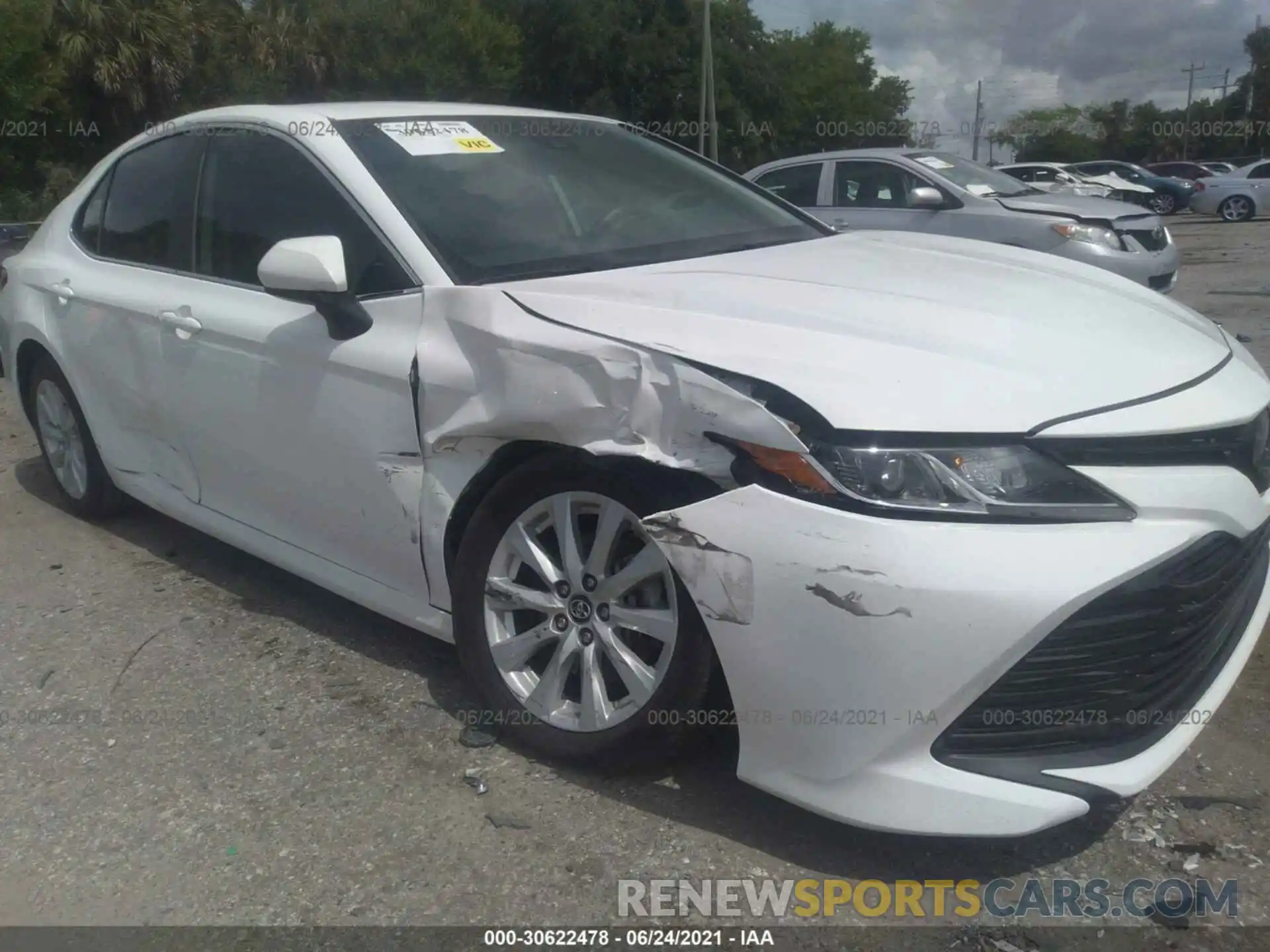 6 Photograph of a damaged car 4T1B11HK5KU189530 TOYOTA CAMRY 2019