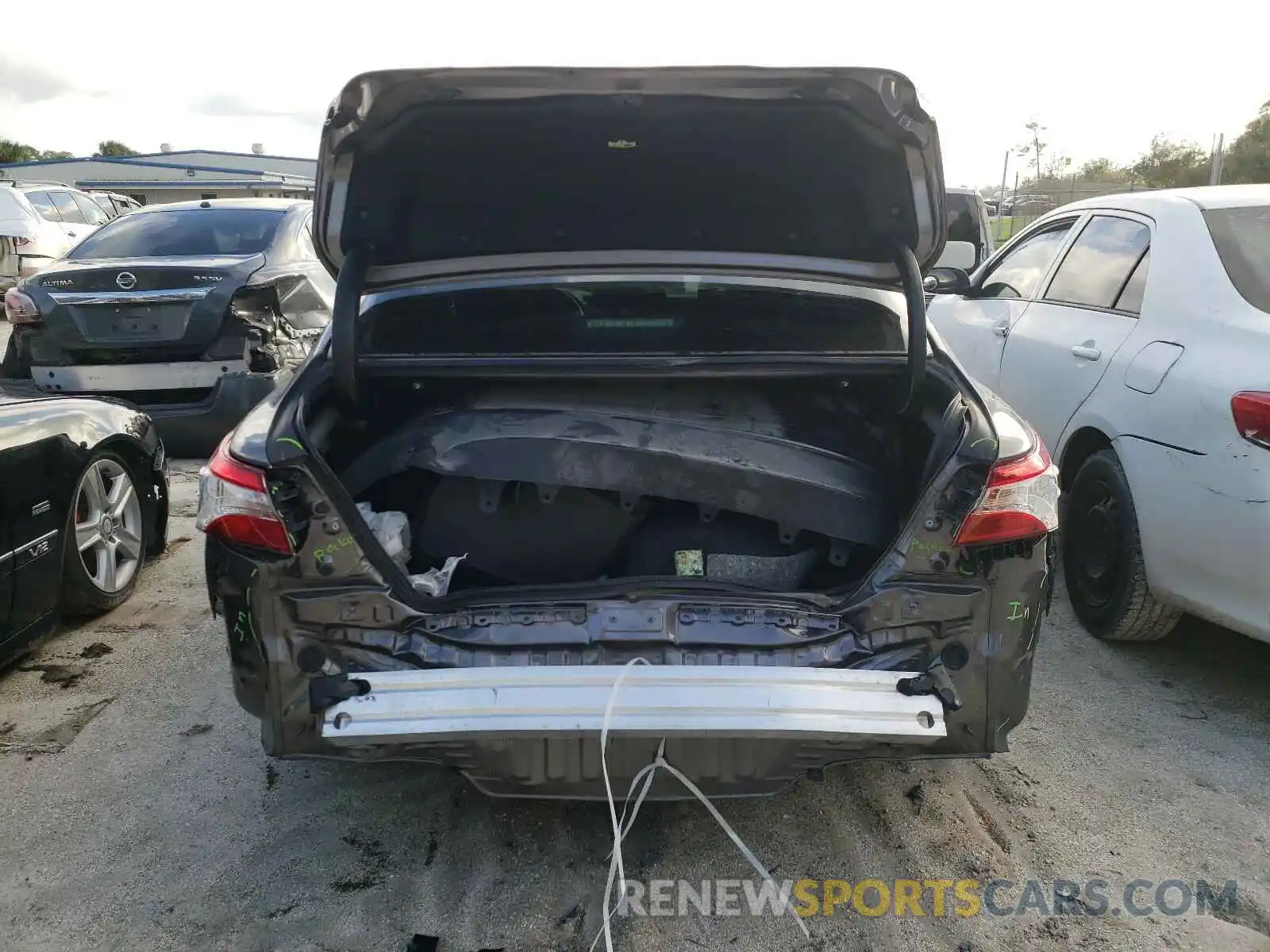 9 Photograph of a damaged car 4T1B11HK5KU194243 TOYOTA CAMRY 2019