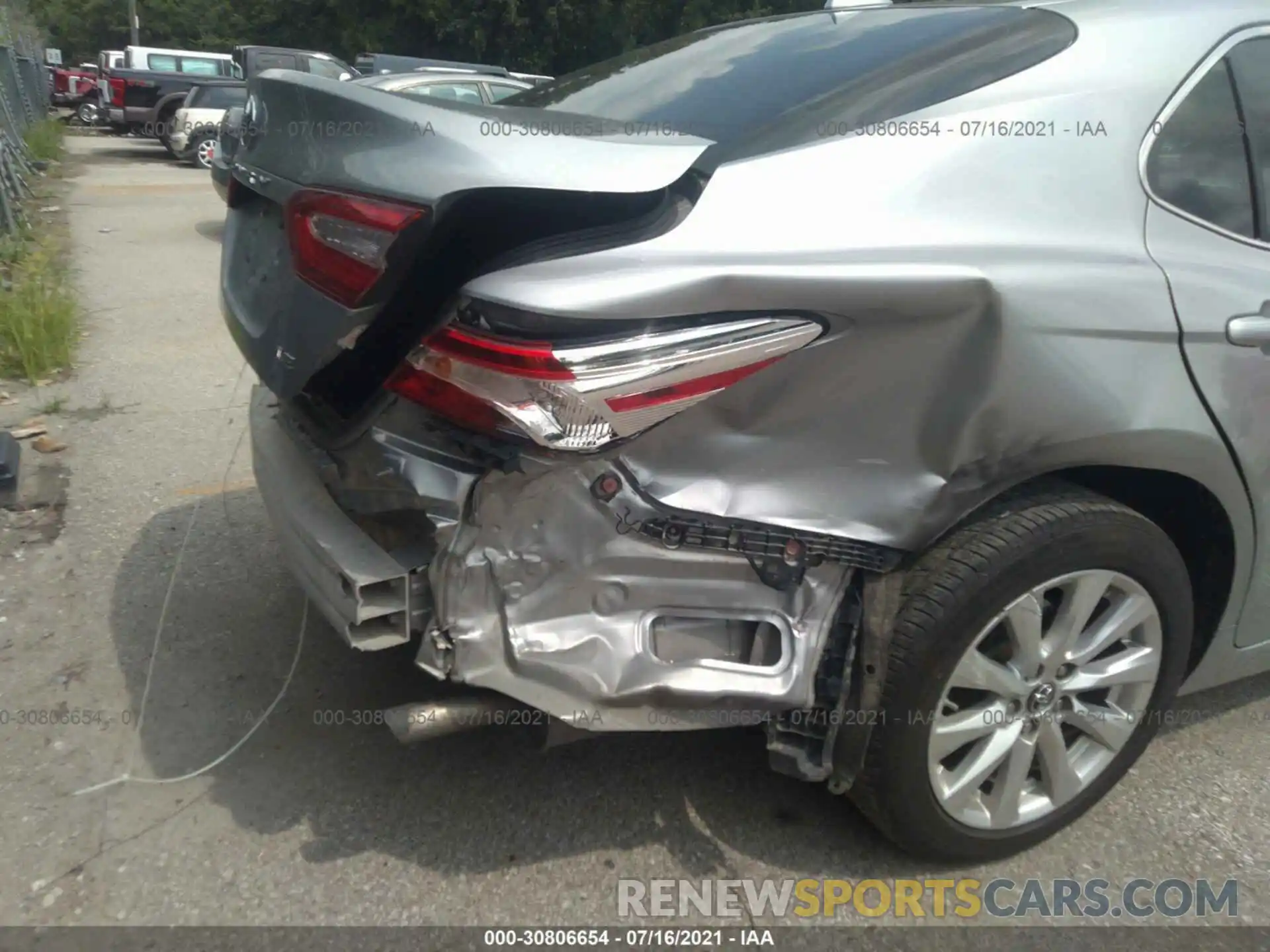 6 Photograph of a damaged car 4T1B11HK5KU195795 TOYOTA CAMRY 2019