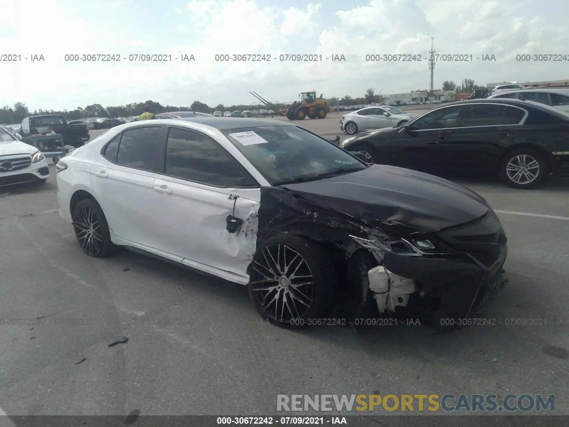 1 Photograph of a damaged car 4T1B11HK5KU196591 TOYOTA CAMRY 2019