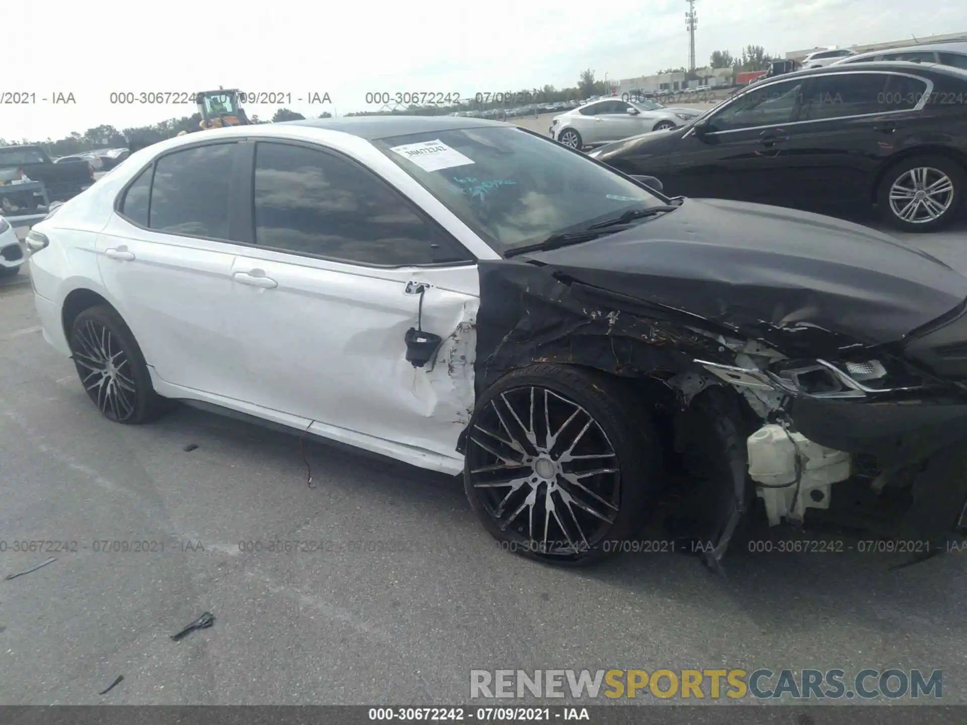 6 Photograph of a damaged car 4T1B11HK5KU196591 TOYOTA CAMRY 2019