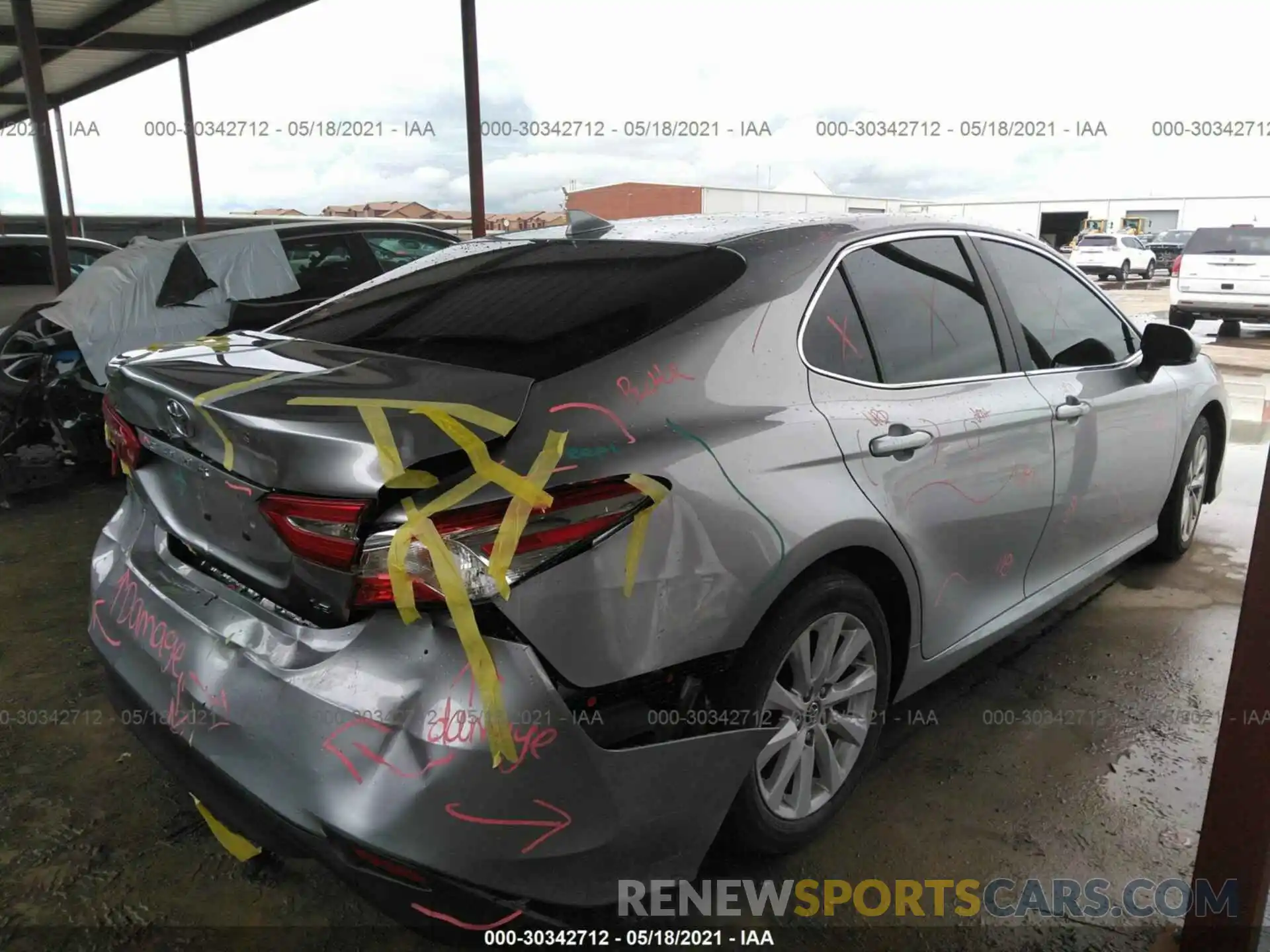 4 Photograph of a damaged car 4T1B11HK5KU198339 TOYOTA CAMRY 2019