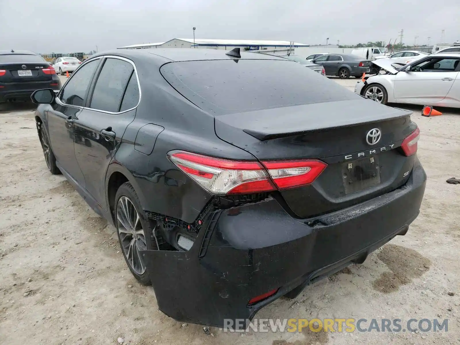 3 Photograph of a damaged car 4T1B11HK5KU199622 TOYOTA CAMRY 2019