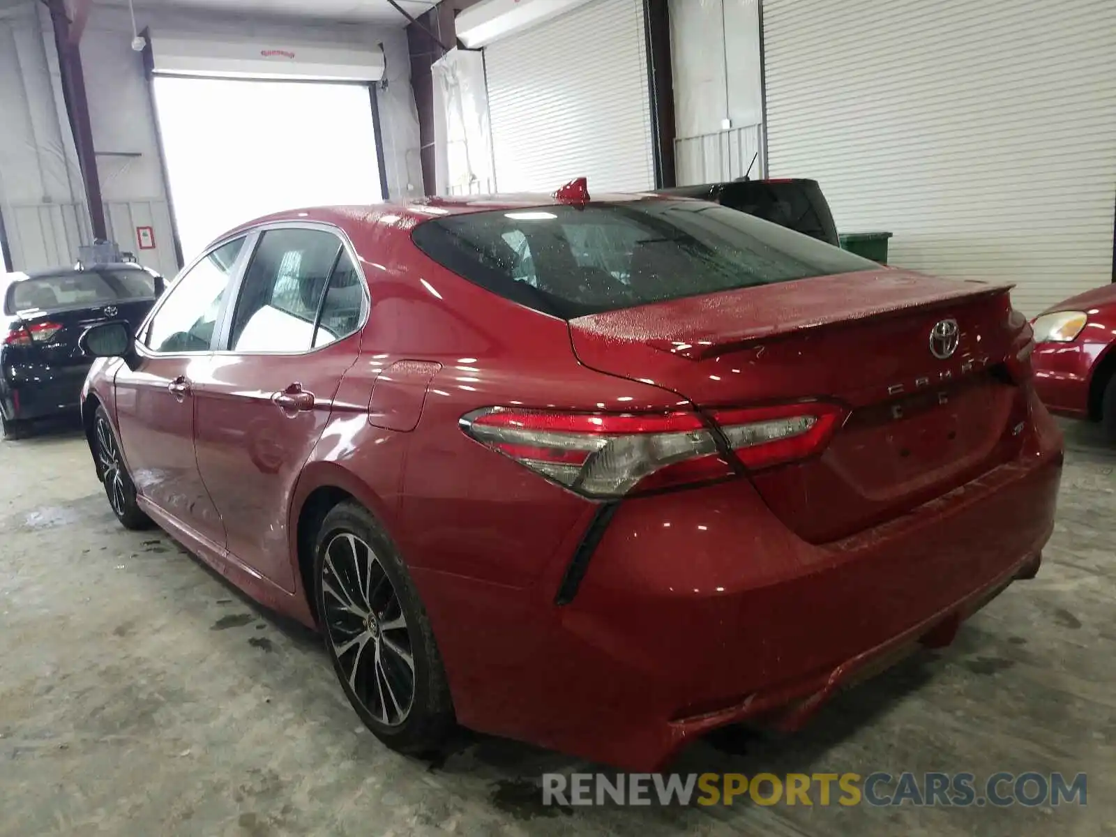 3 Photograph of a damaged car 4T1B11HK5KU201398 TOYOTA CAMRY 2019