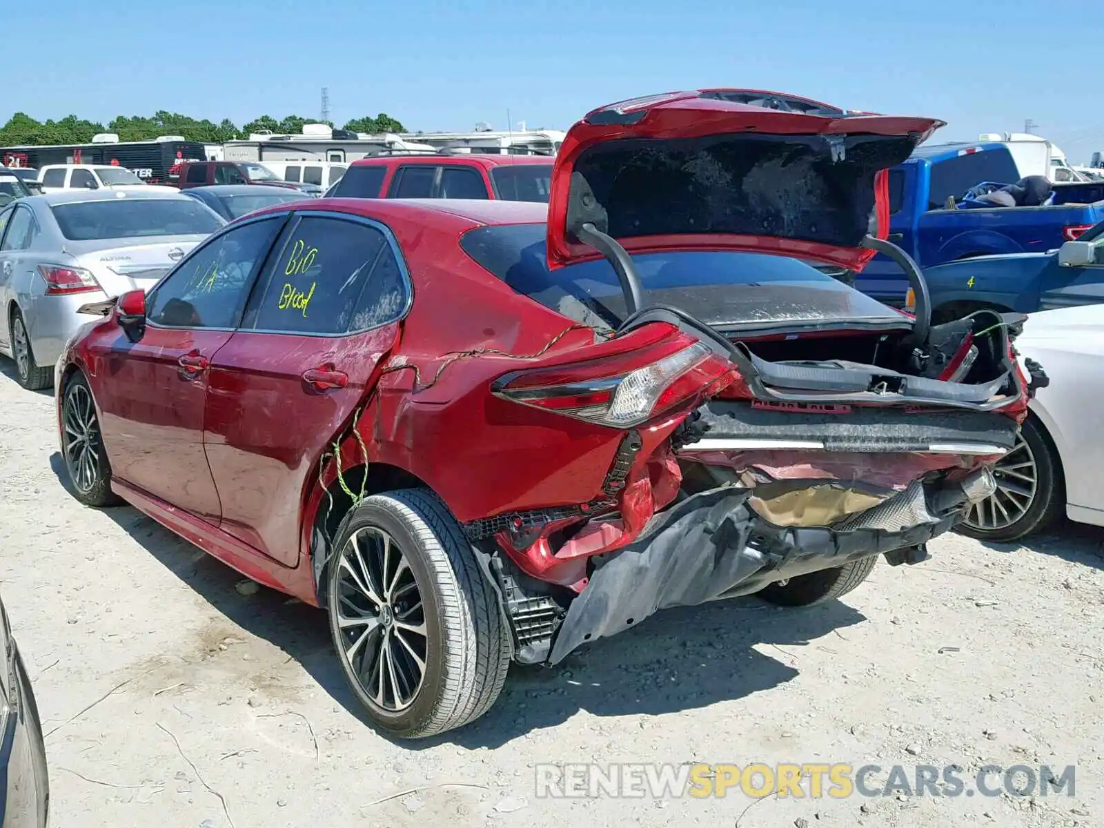 3 Photograph of a damaged car 4T1B11HK5KU203670 TOYOTA CAMRY 2019