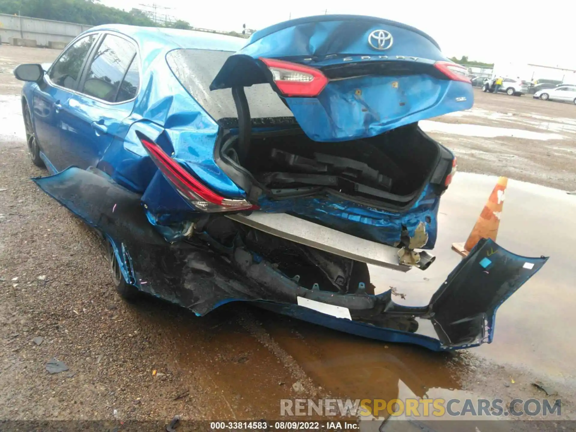 6 Photograph of a damaged car 4T1B11HK5KU204074 TOYOTA CAMRY 2019