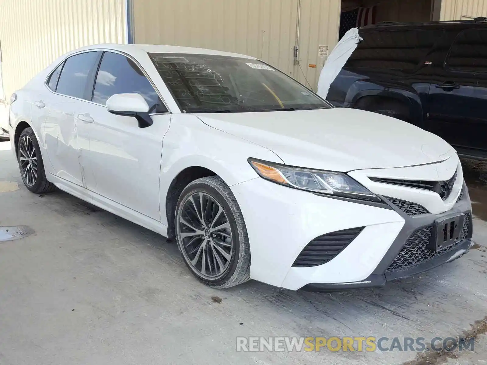 1 Photograph of a damaged car 4T1B11HK5KU206570 TOYOTA CAMRY 2019