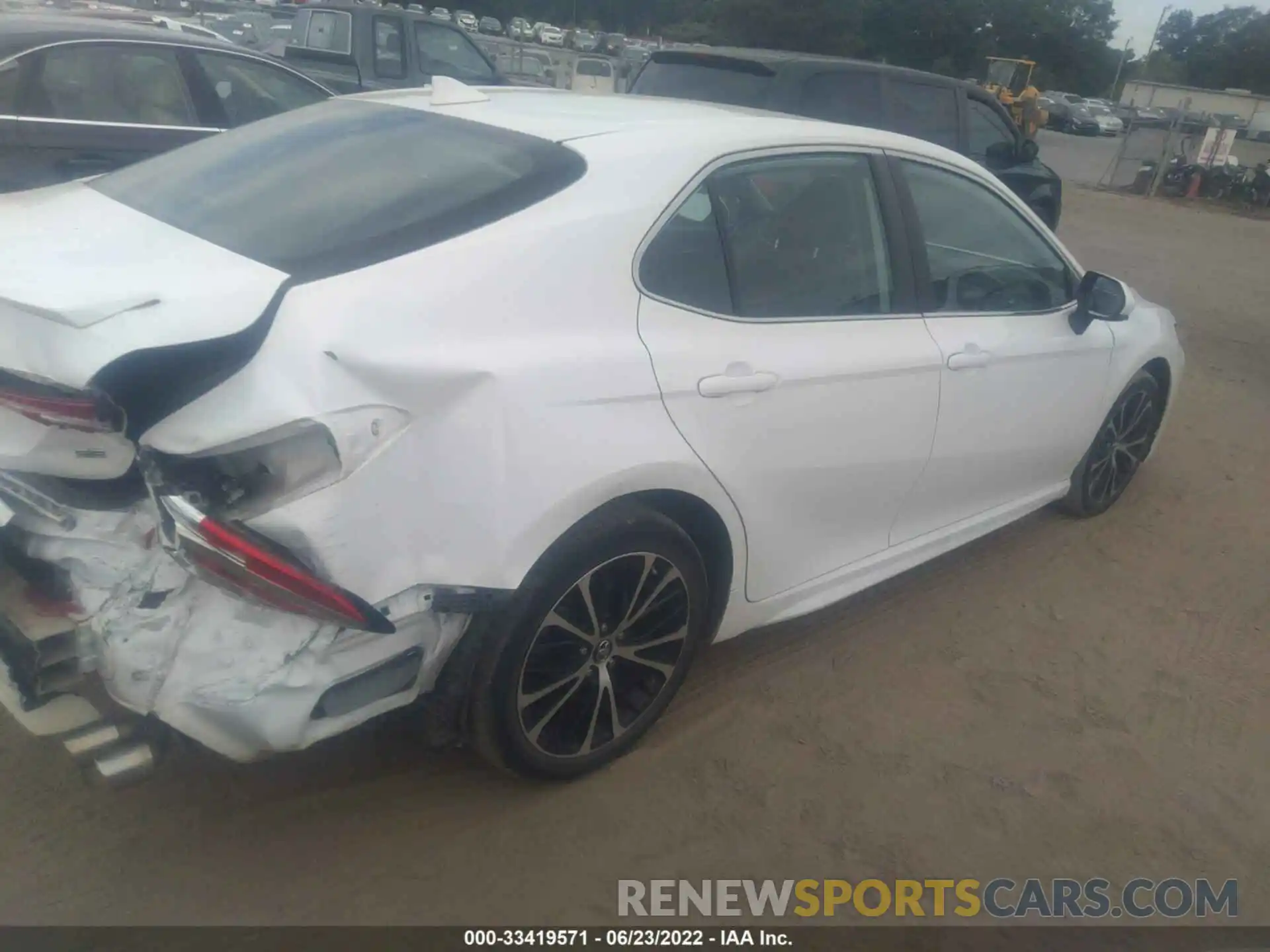 4 Photograph of a damaged car 4T1B11HK5KU206858 TOYOTA CAMRY 2019