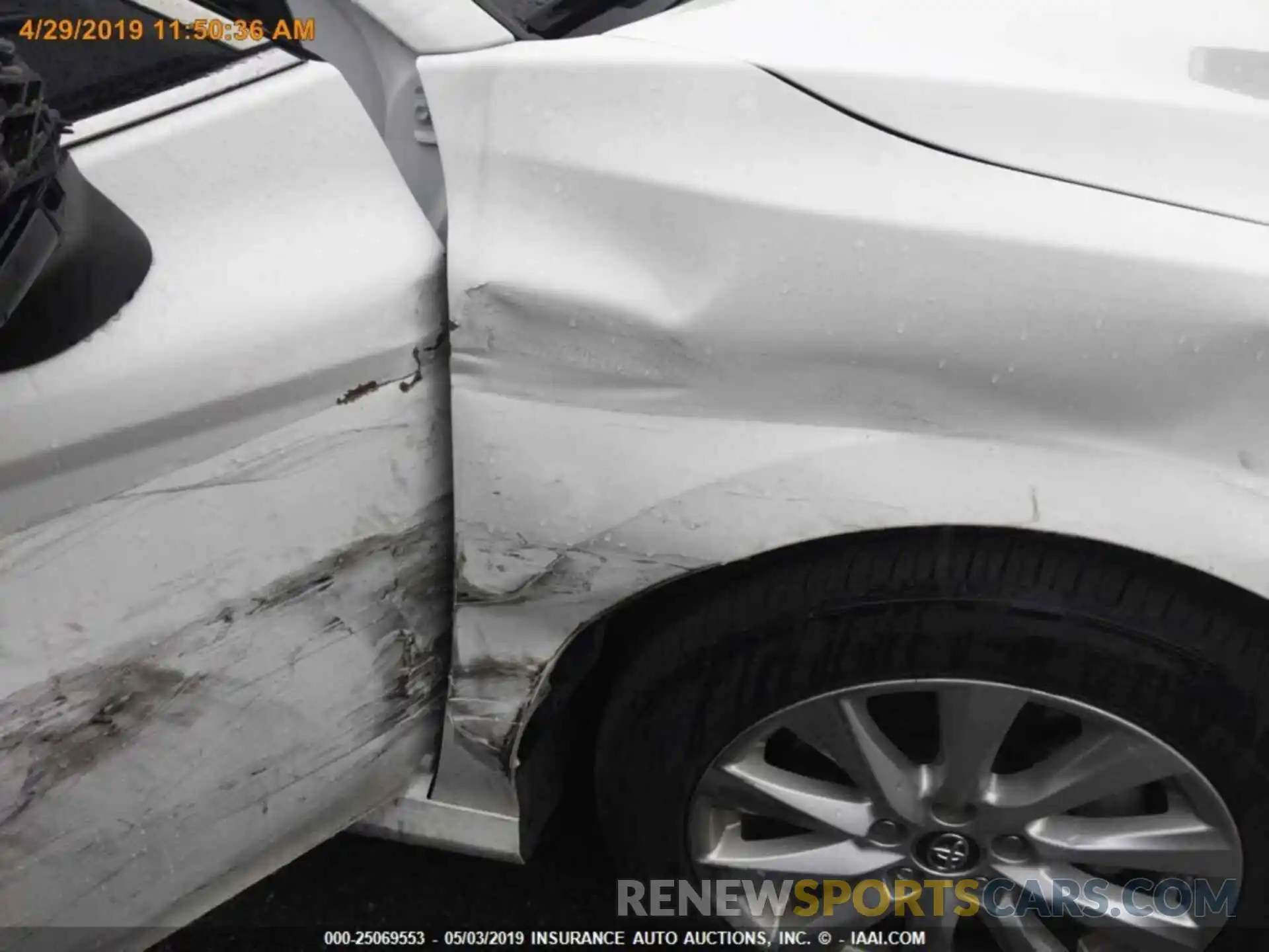 13 Photograph of a damaged car 4T1B11HK5KU209758 TOYOTA CAMRY 2019