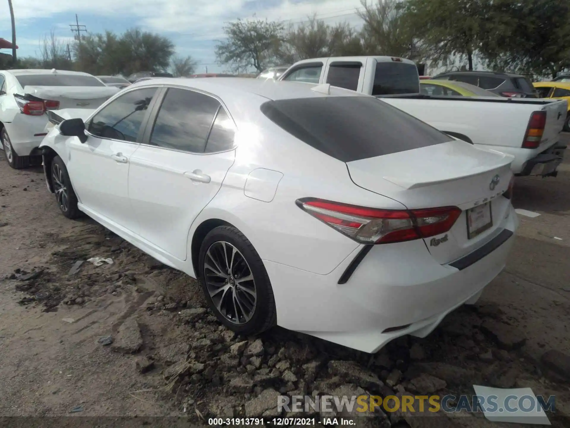 3 Photograph of a damaged car 4T1B11HK5KU210330 TOYOTA CAMRY 2019