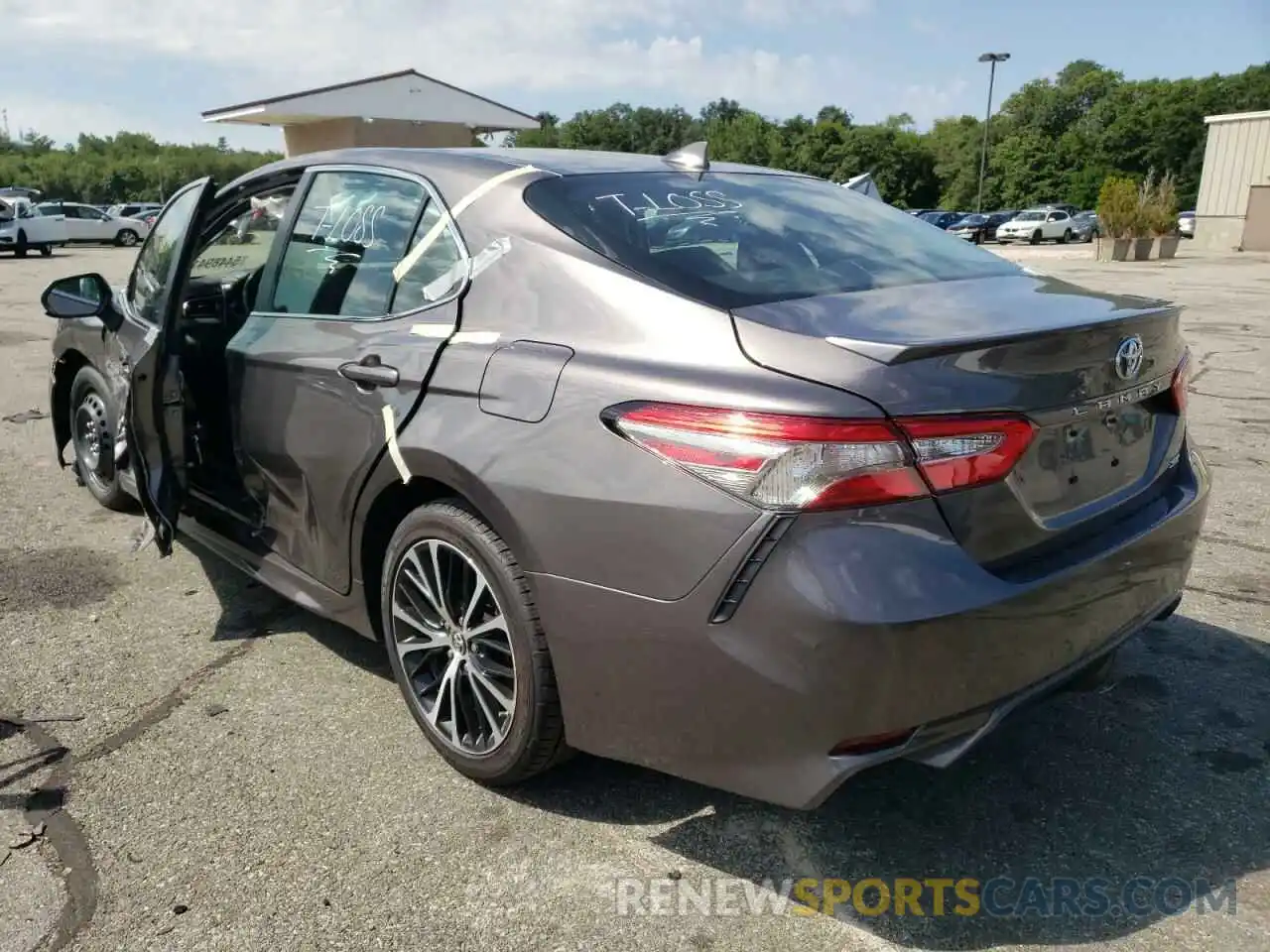 3 Photograph of a damaged car 4T1B11HK5KU210473 TOYOTA CAMRY 2019