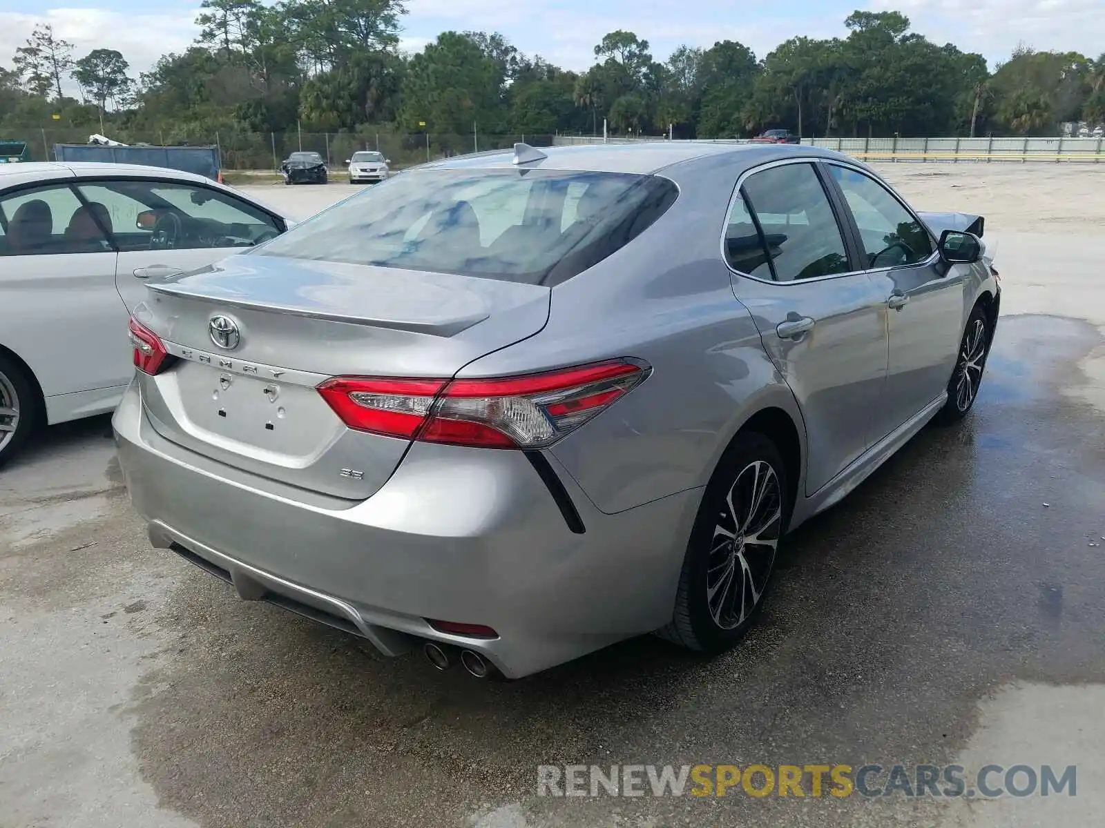 4 Photograph of a damaged car 4T1B11HK5KU213390 TOYOTA CAMRY 2019