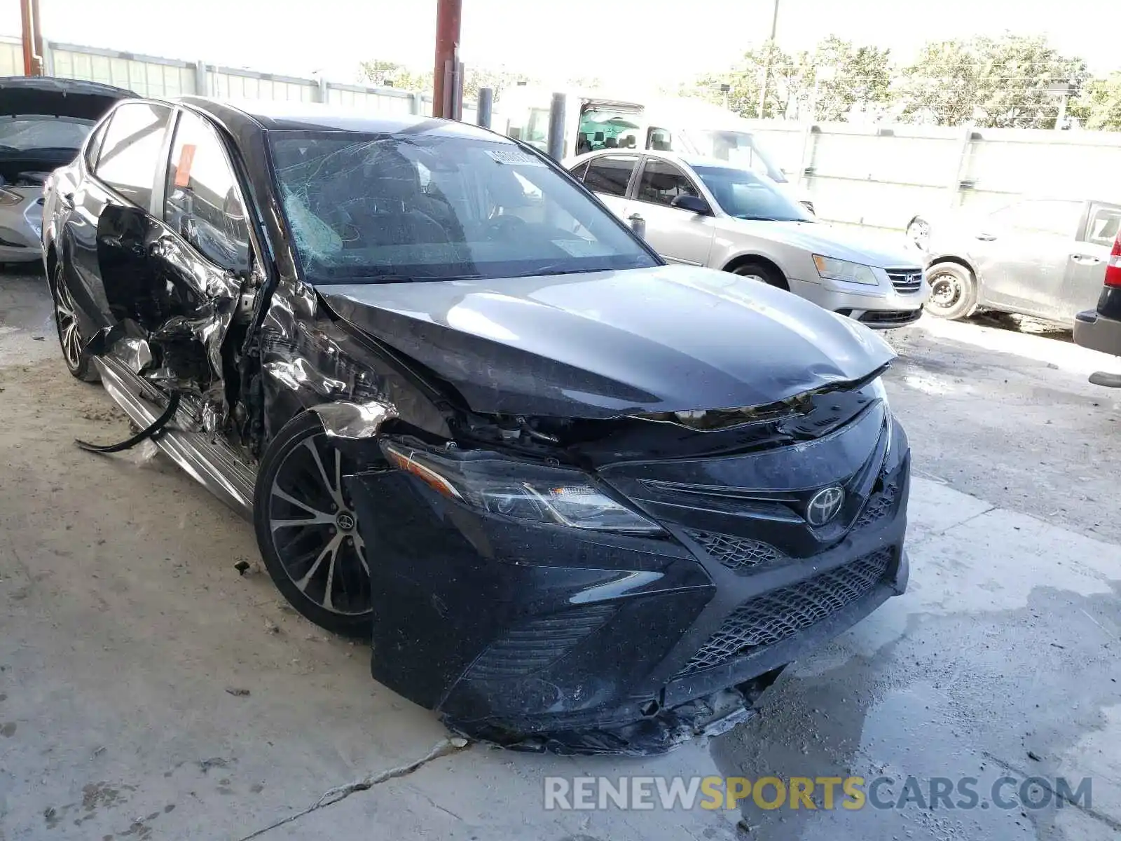 1 Photograph of a damaged car 4T1B11HK5KU218346 TOYOTA CAMRY 2019