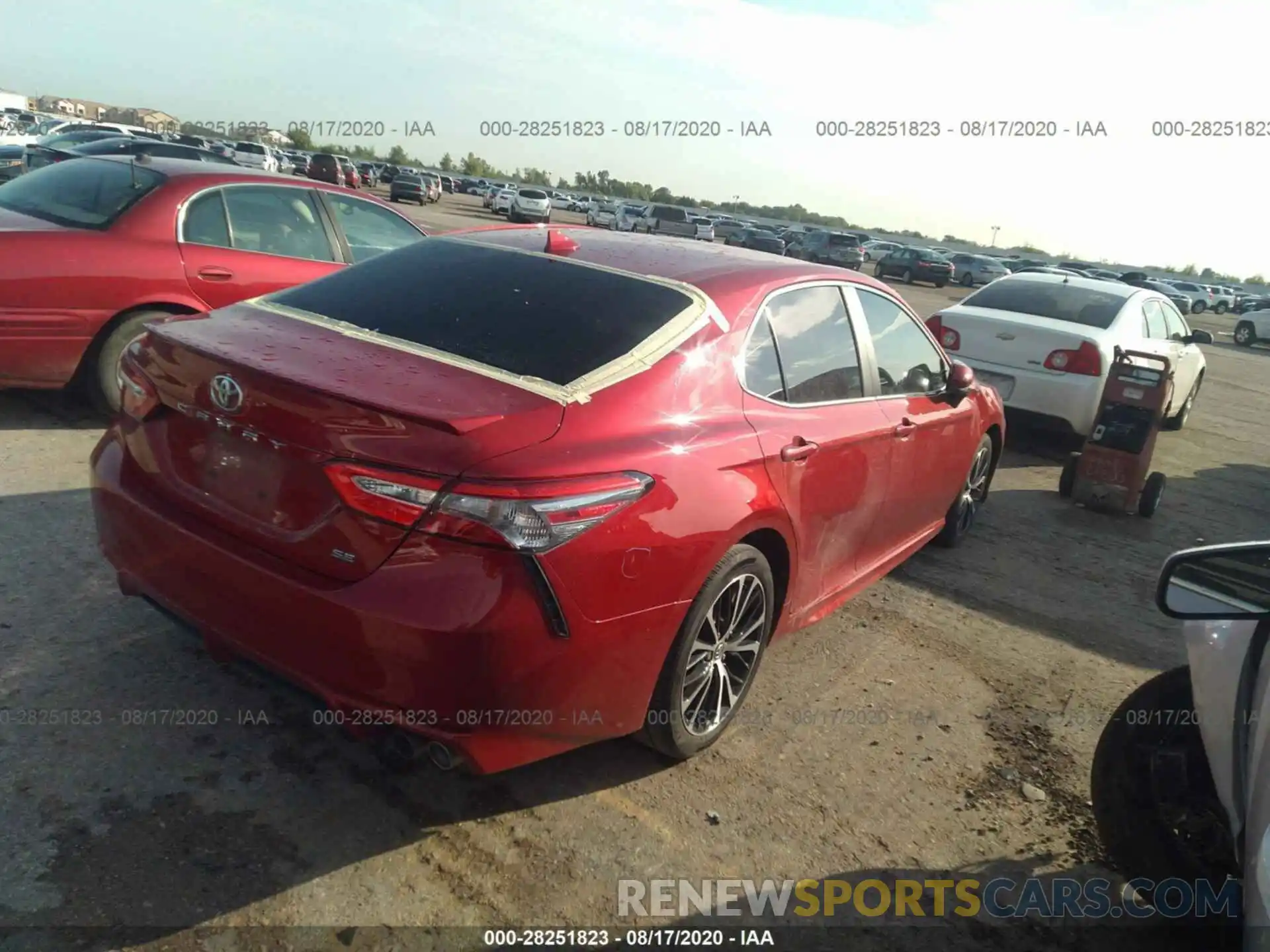 4 Photograph of a damaged car 4T1B11HK5KU228102 TOYOTA CAMRY 2019