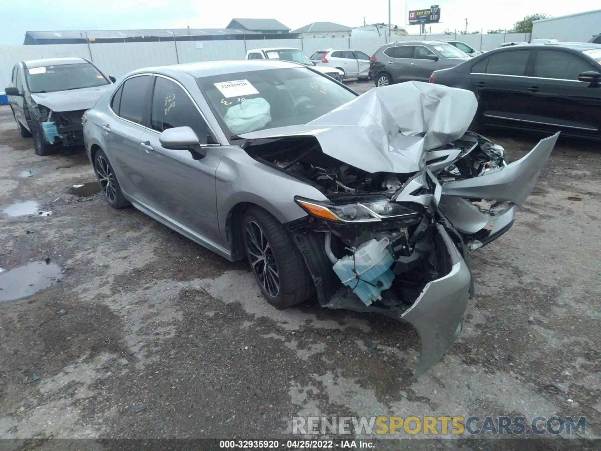 1 Photograph of a damaged car 4T1B11HK5KU228665 TOYOTA CAMRY 2019