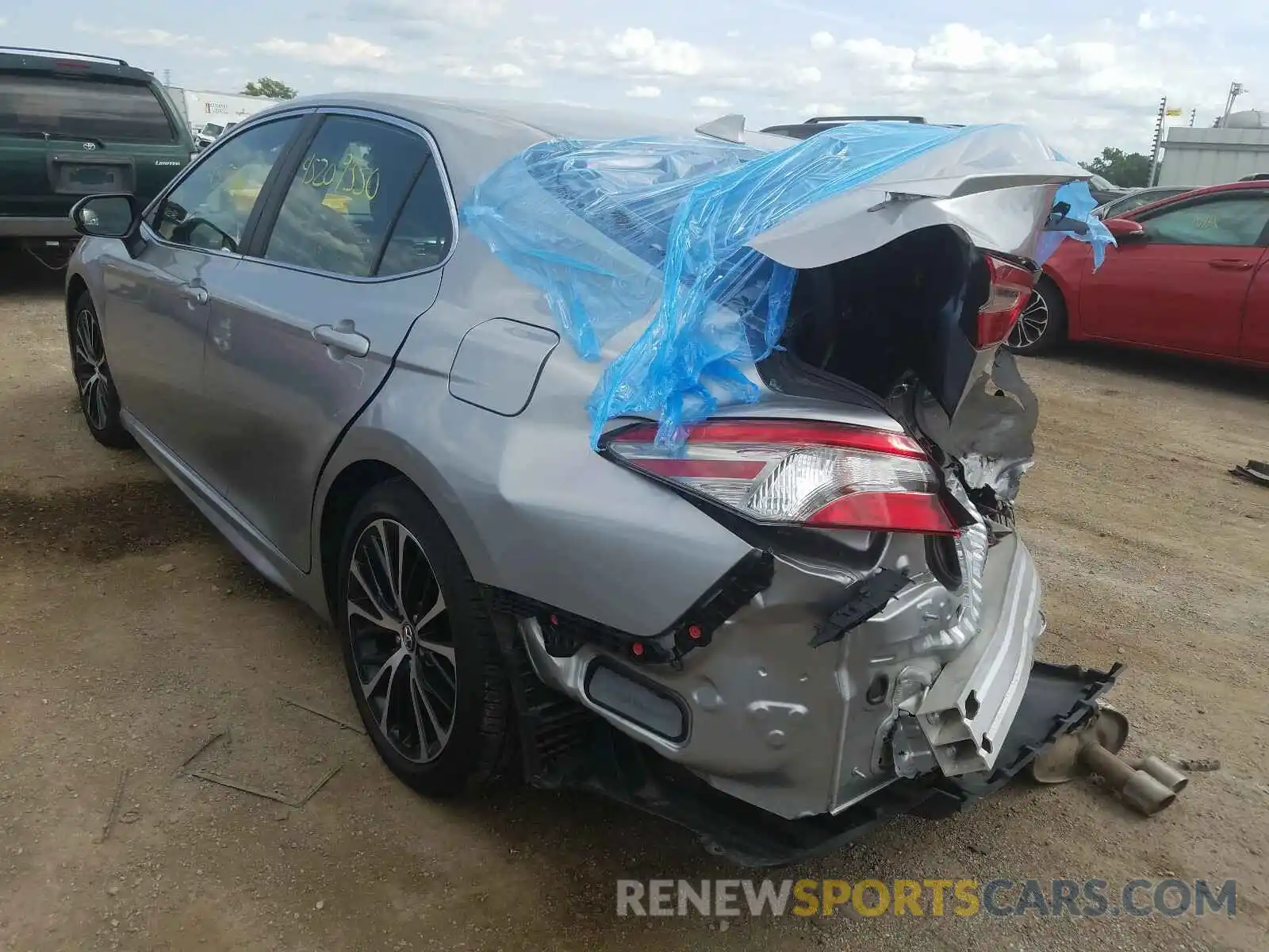 3 Photograph of a damaged car 4T1B11HK5KU231114 TOYOTA CAMRY 2019