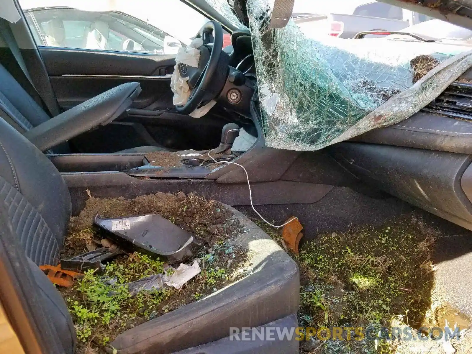 5 Photograph of a damaged car 4T1B11HK5KU231159 TOYOTA CAMRY 2019