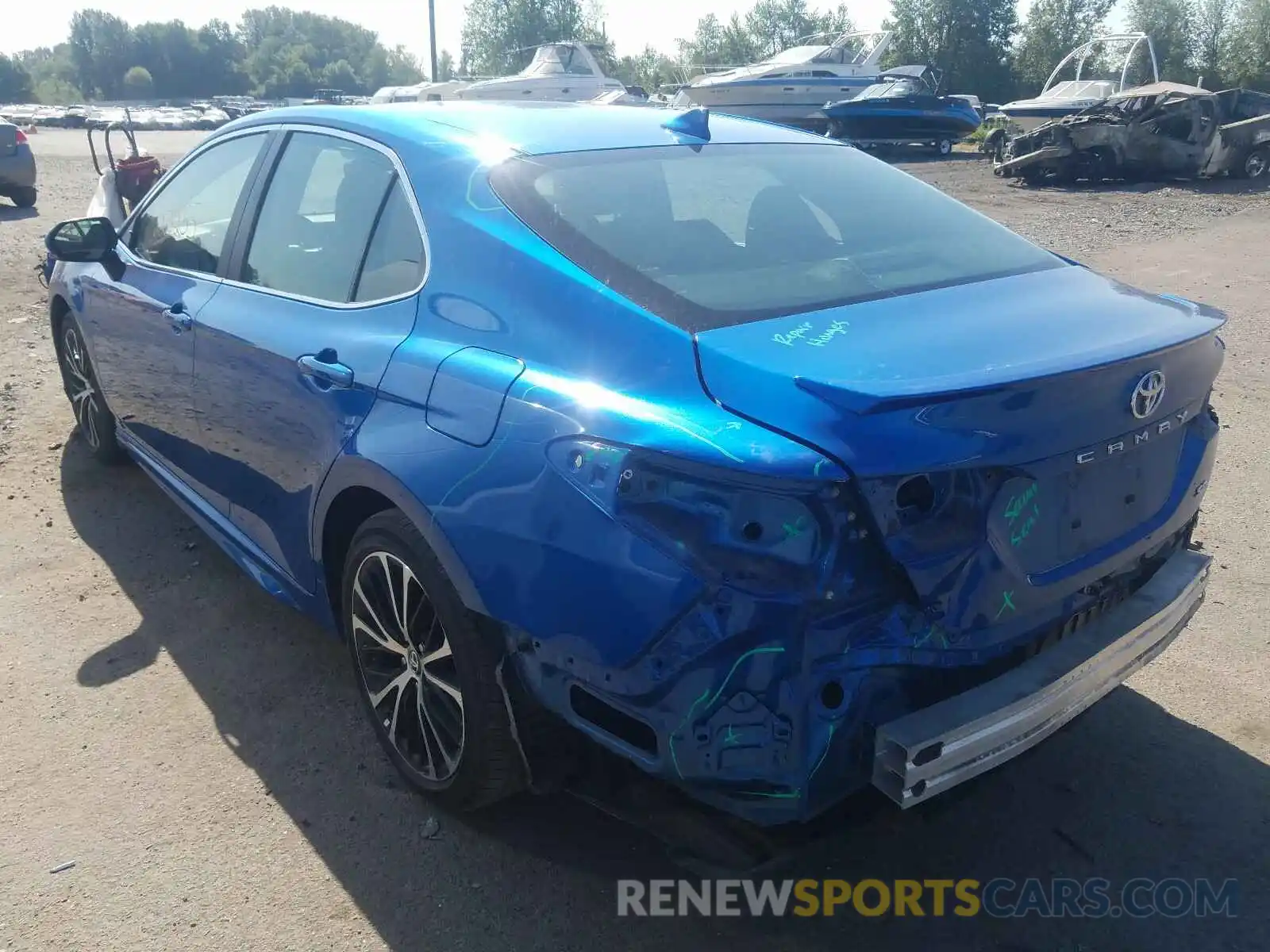 3 Photograph of a damaged car 4T1B11HK5KU231923 TOYOTA CAMRY 2019